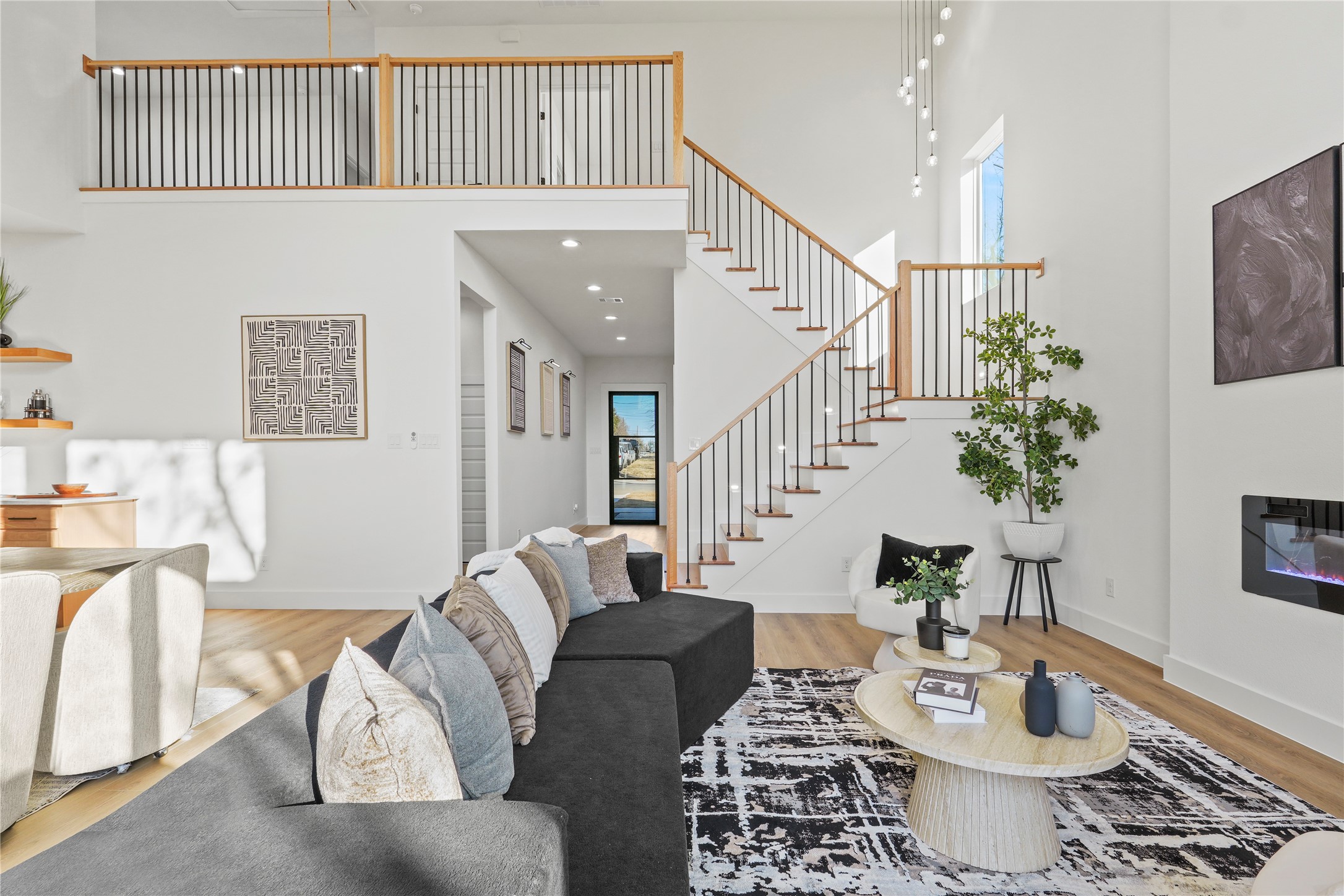 2007 N Montclair Avenue