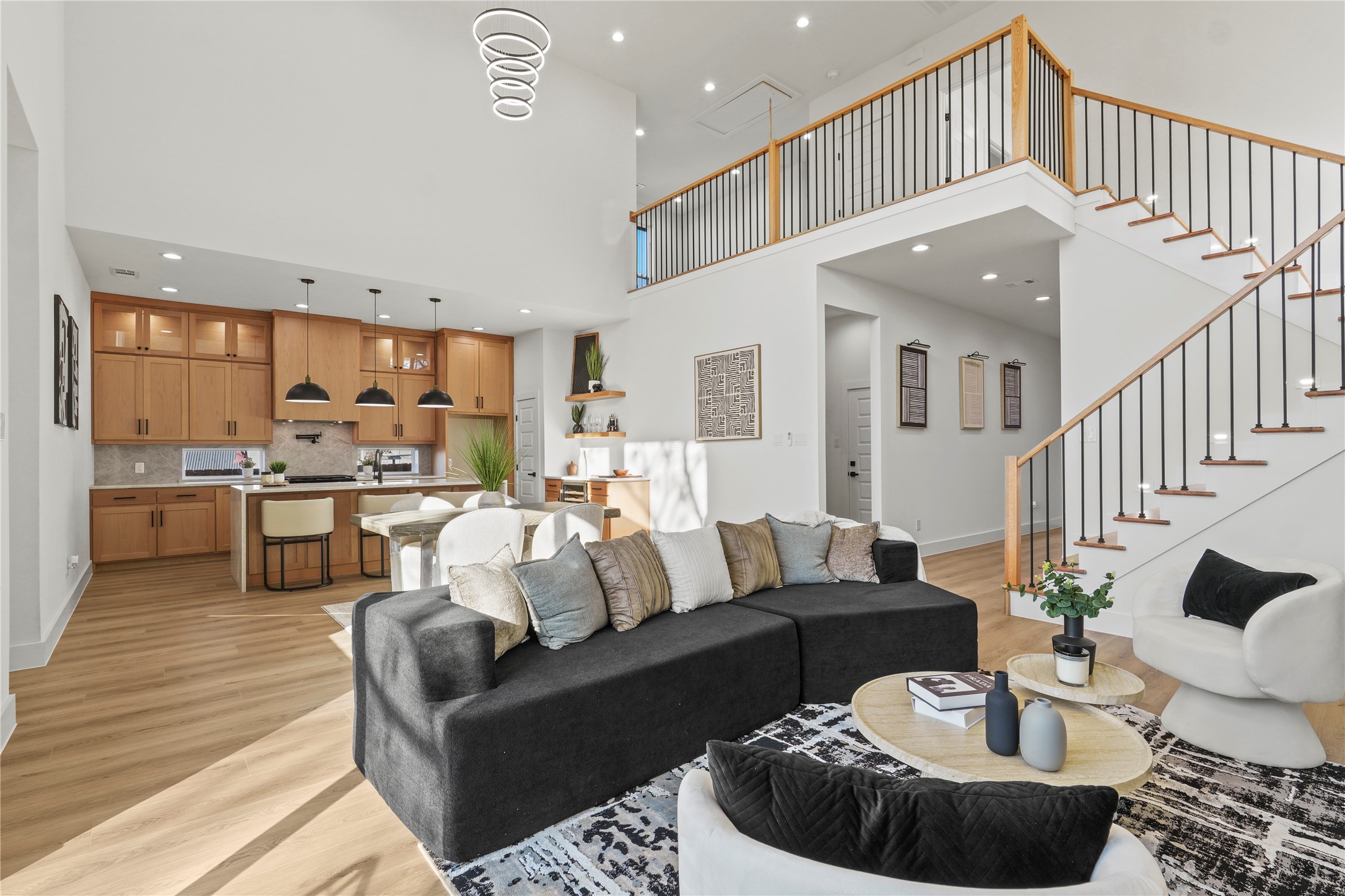 2007 N Montclair Avenue