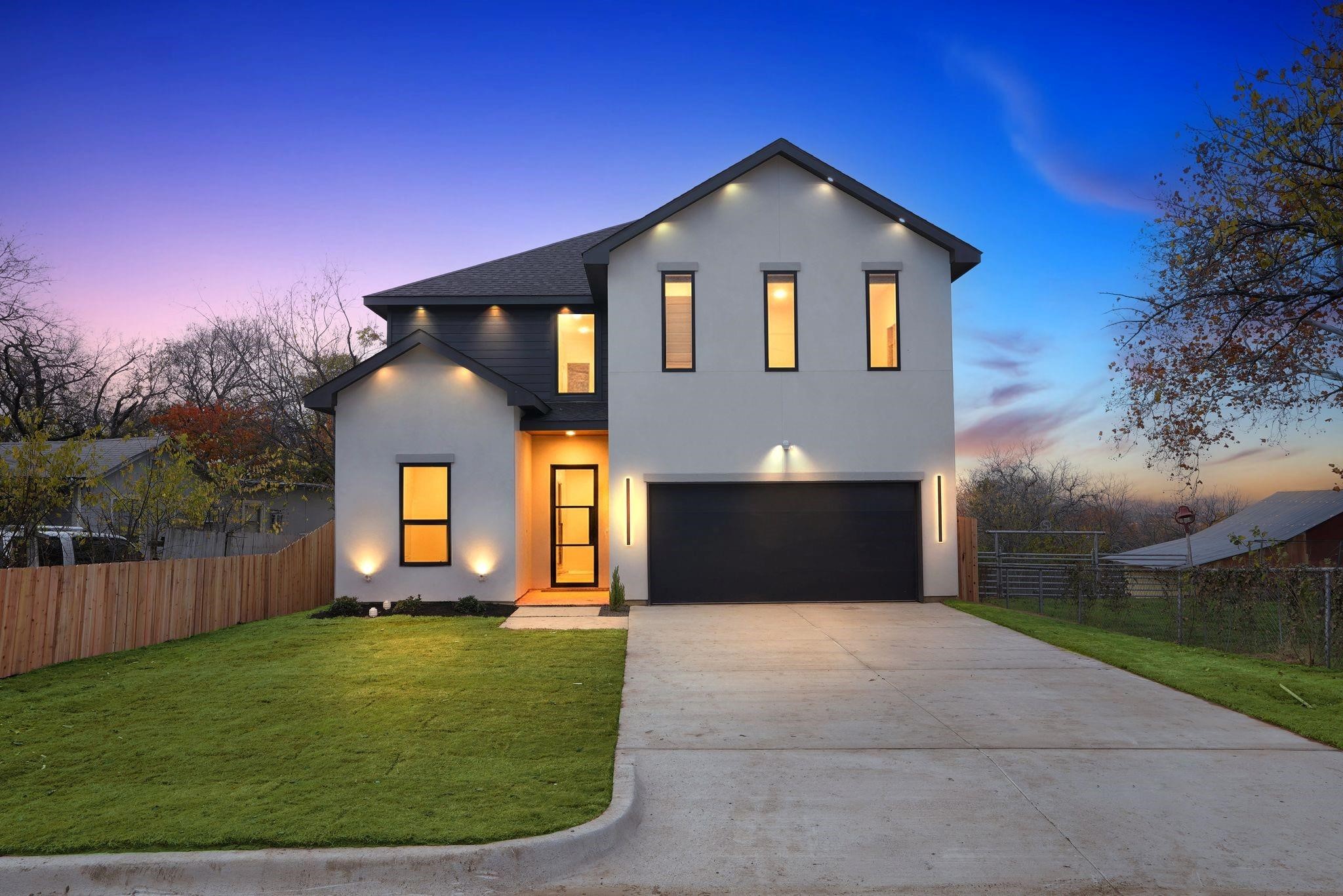 2007 N Montclair Avenue