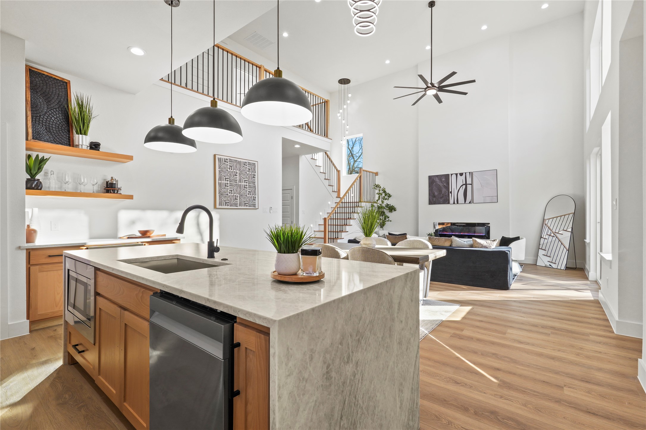 2007 N Montclair Avenue