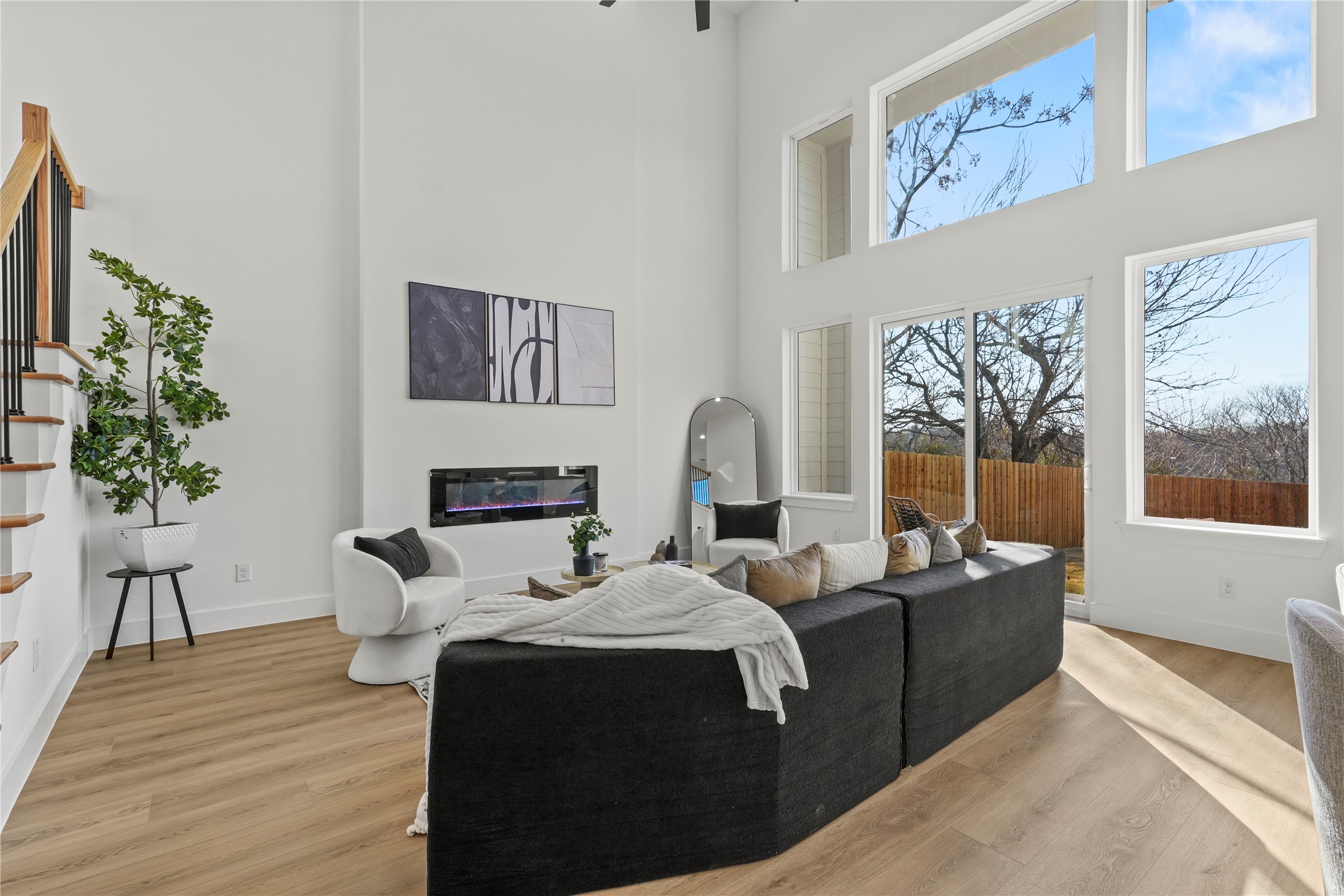 2007 N Montclair Avenue