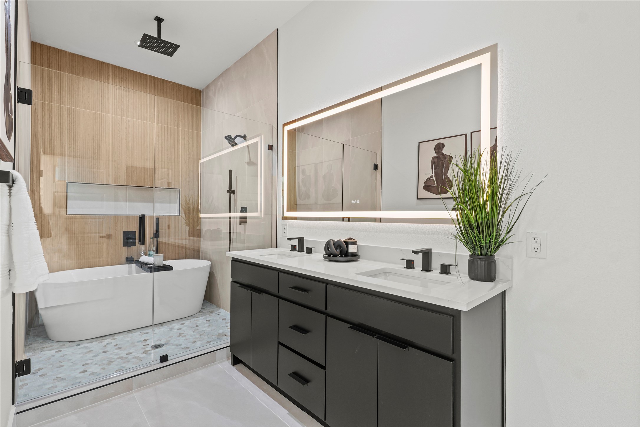 2007 N Montclair Avenue