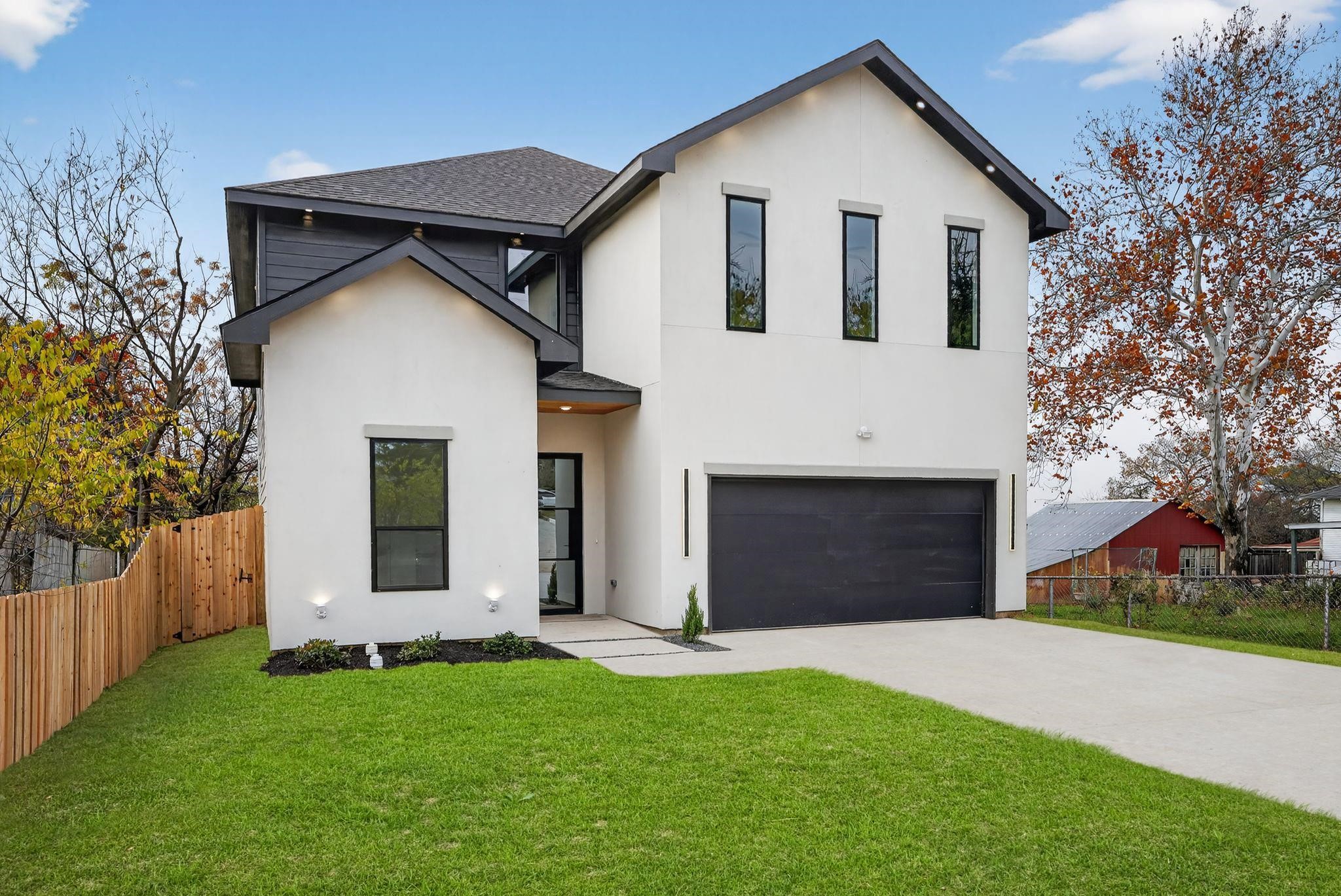 2007 N Montclair Avenue