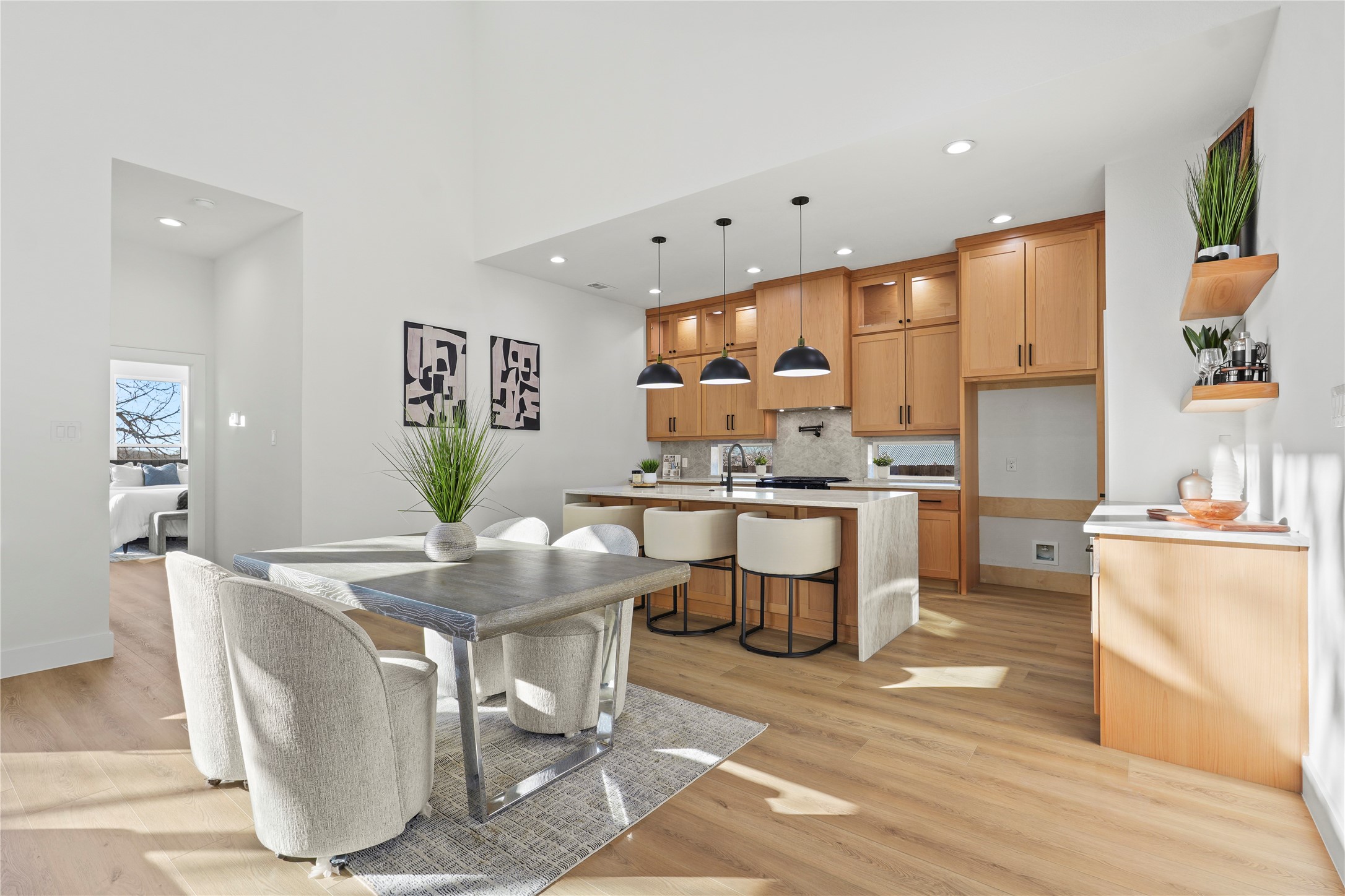 2007 N Montclair Avenue