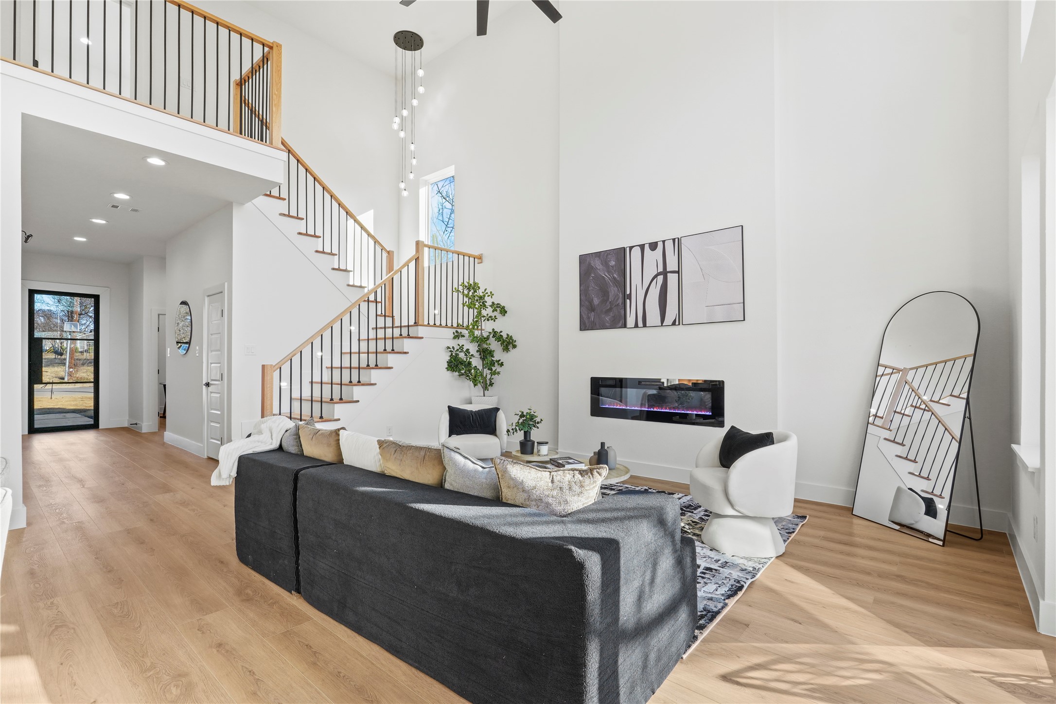 2007 N Montclair Avenue