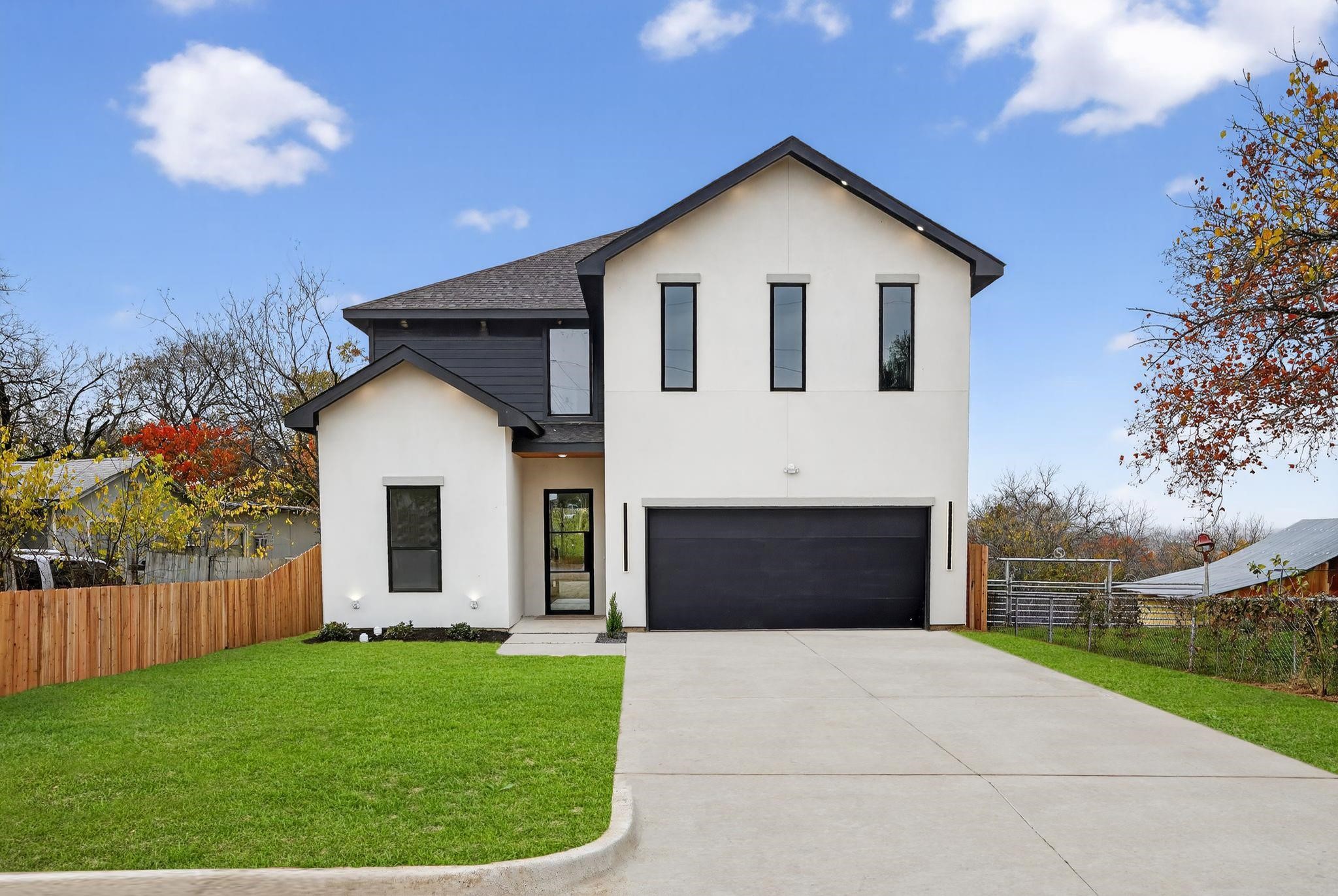 2007 N Montclair Avenue