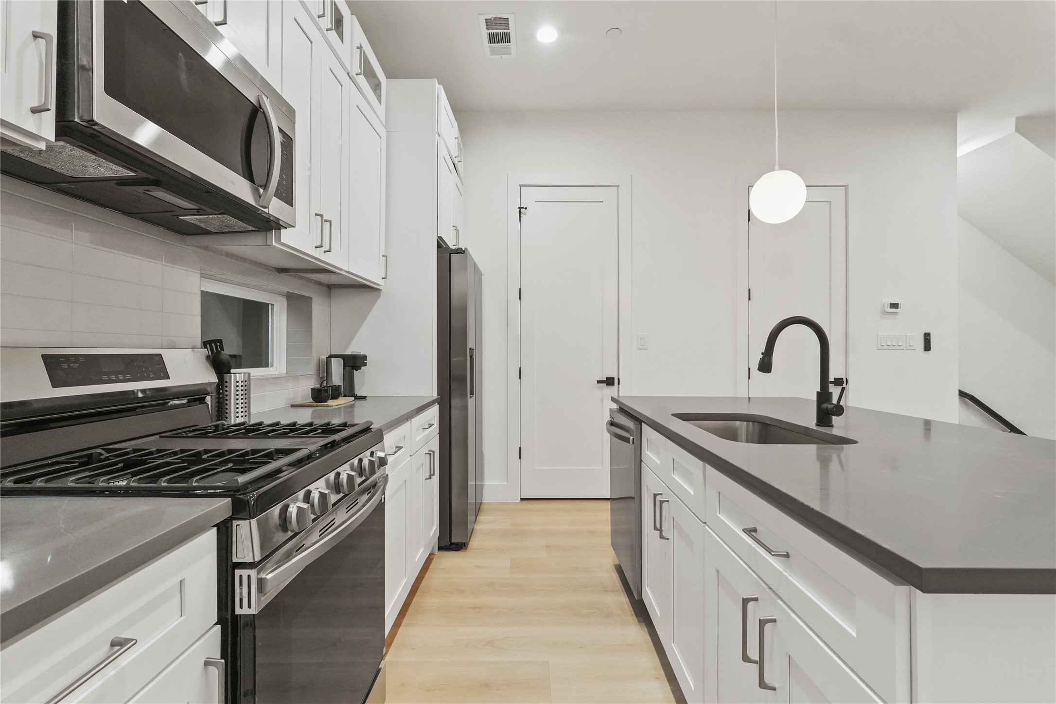 2101 N Prairie Avenue 201