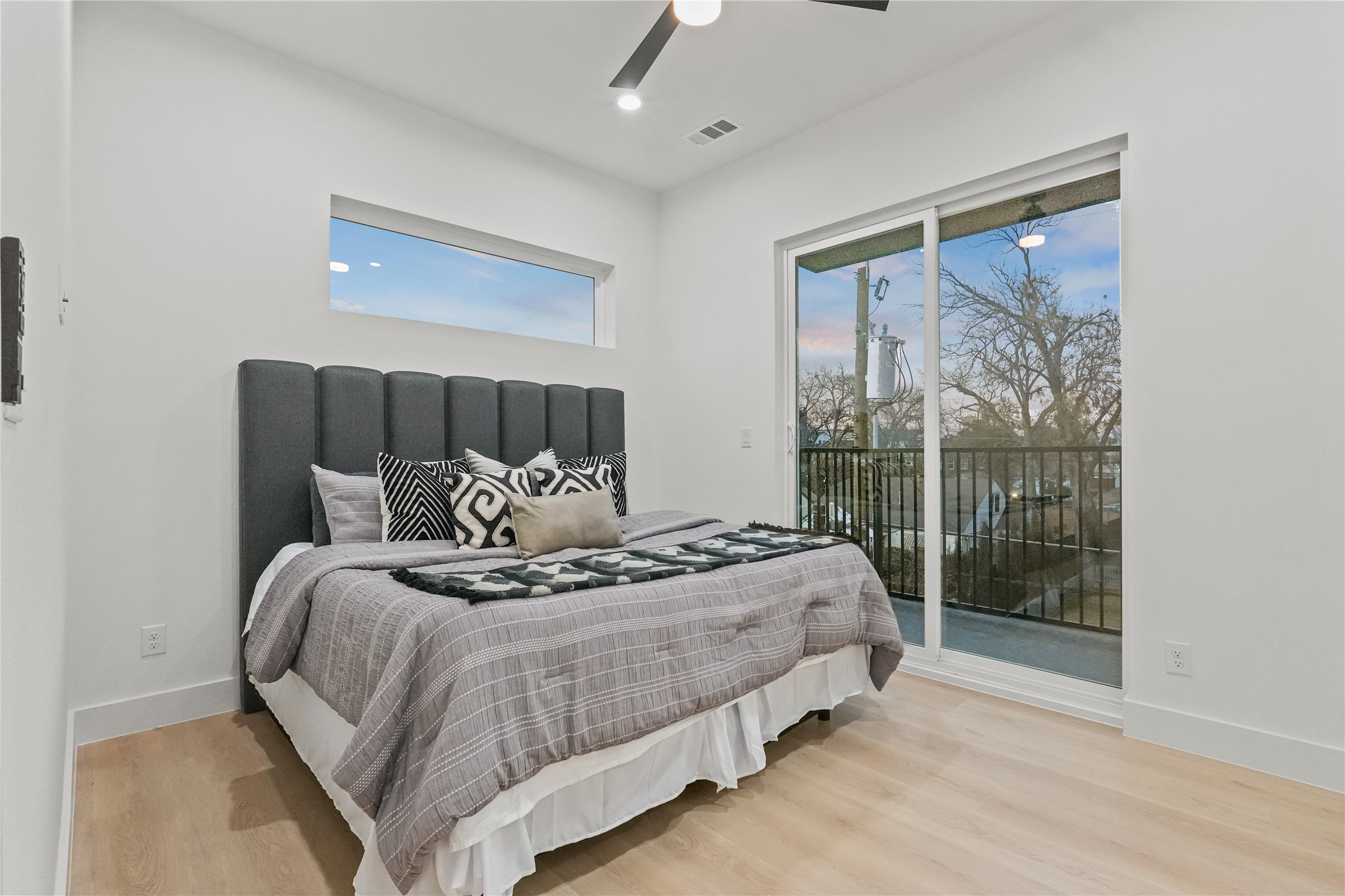 2101 N Prairie Avenue 201