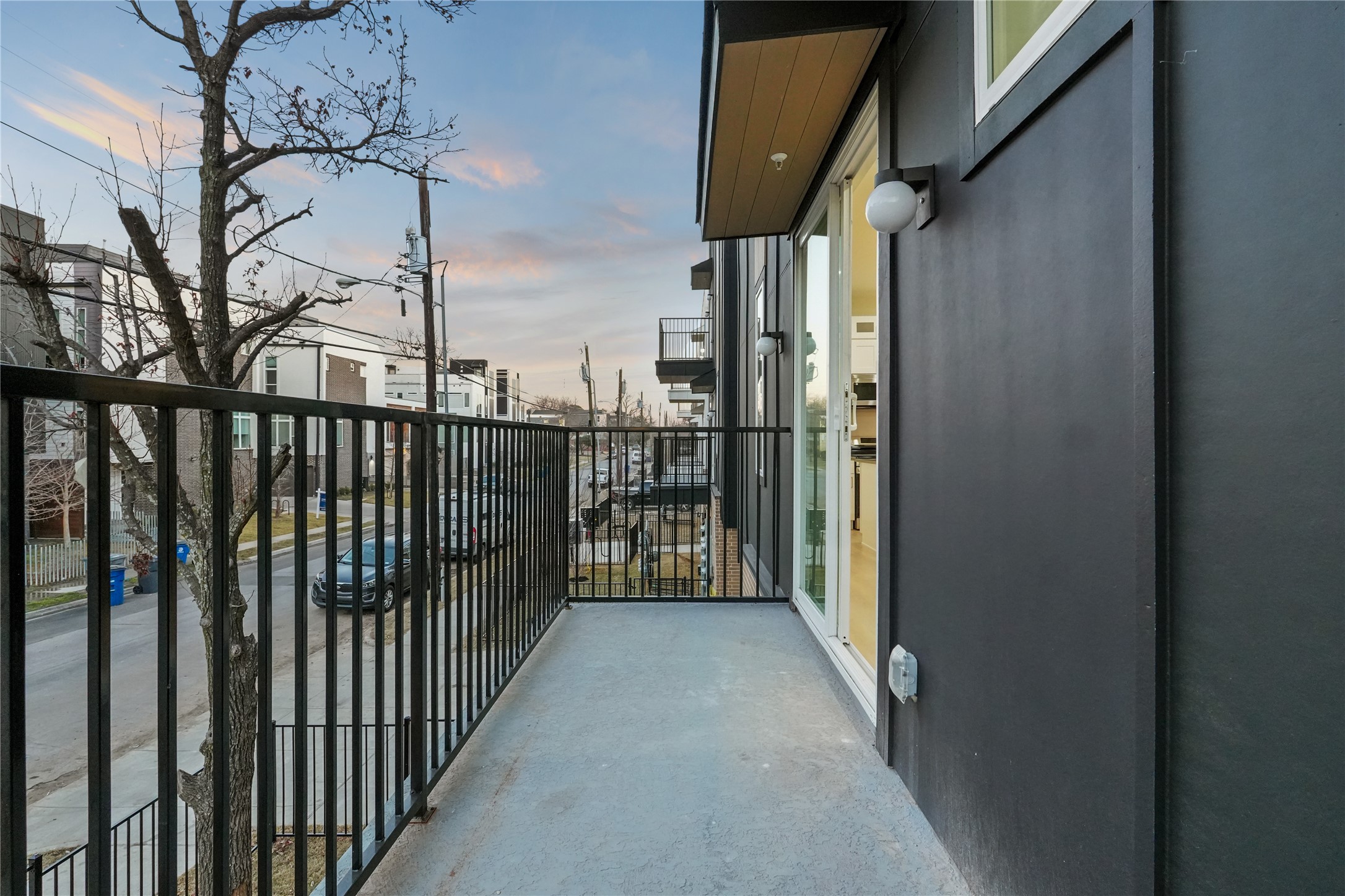 2101 N Prairie Avenue 201