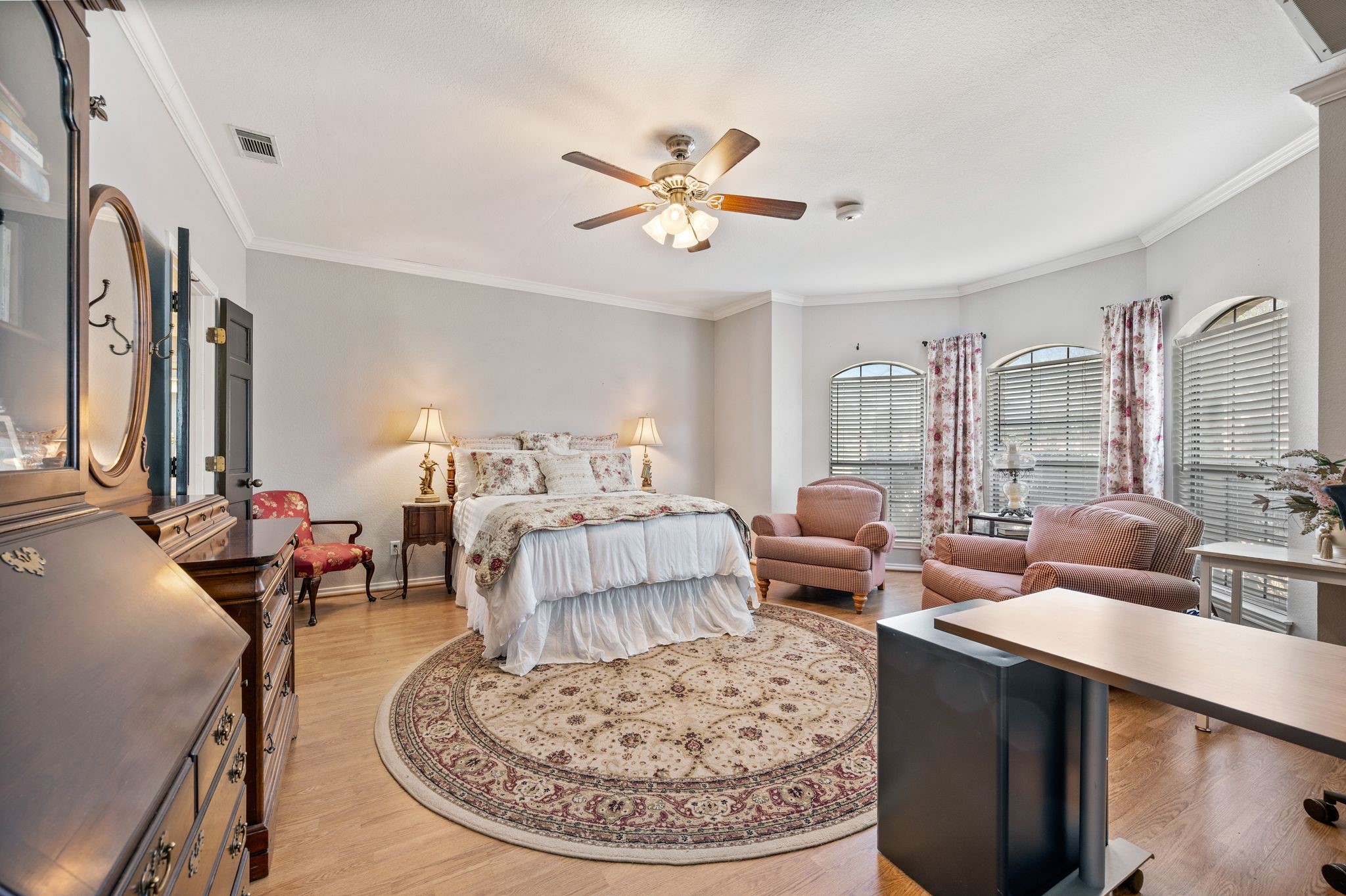 3528 Meadowside Drive