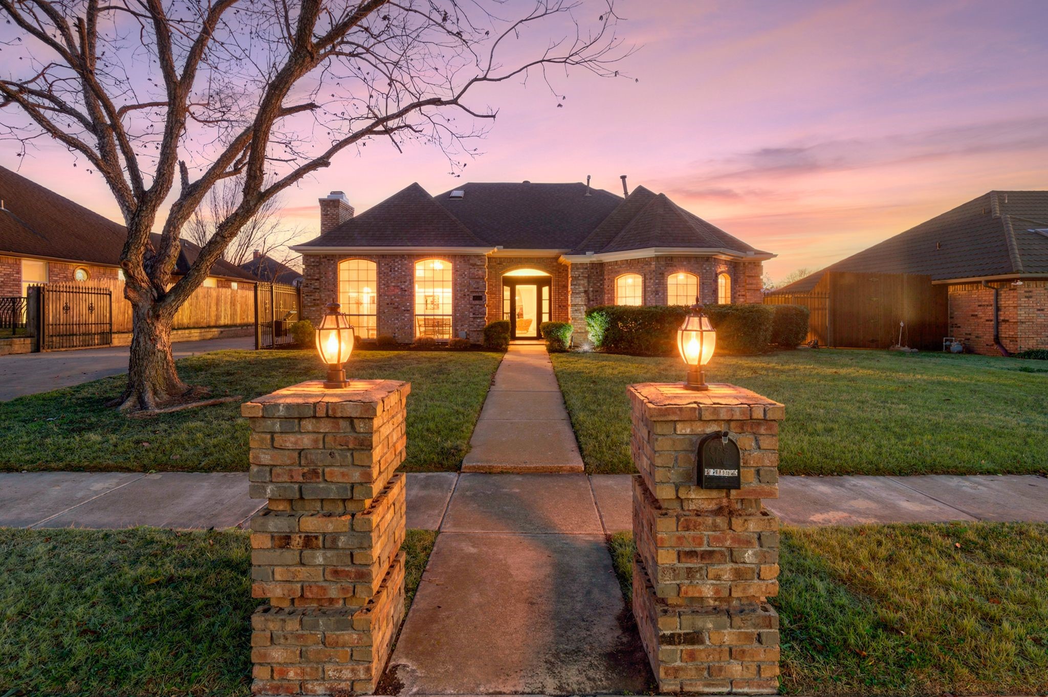 3528 Meadowside Drive