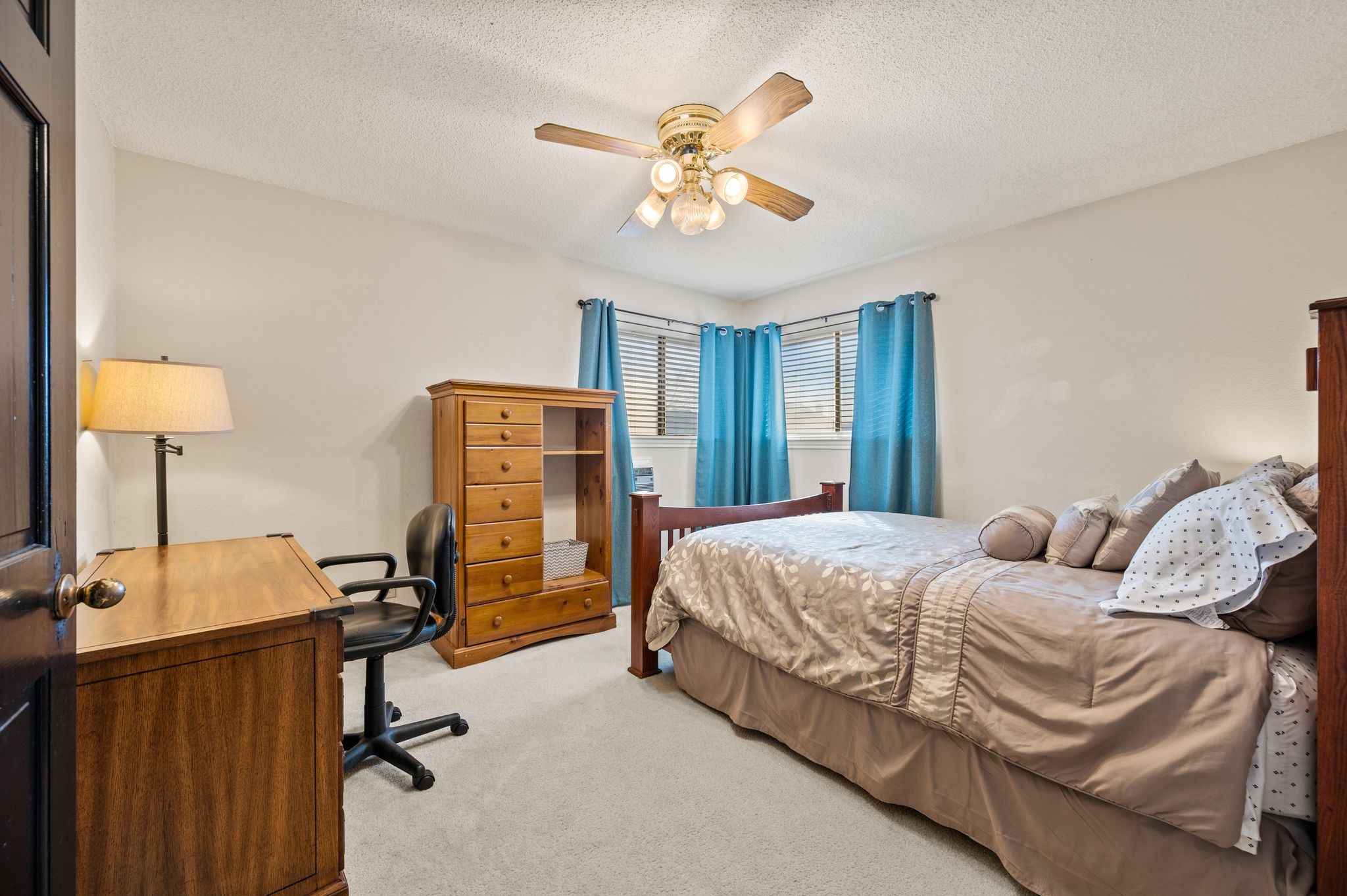 3528 Meadowside Drive
