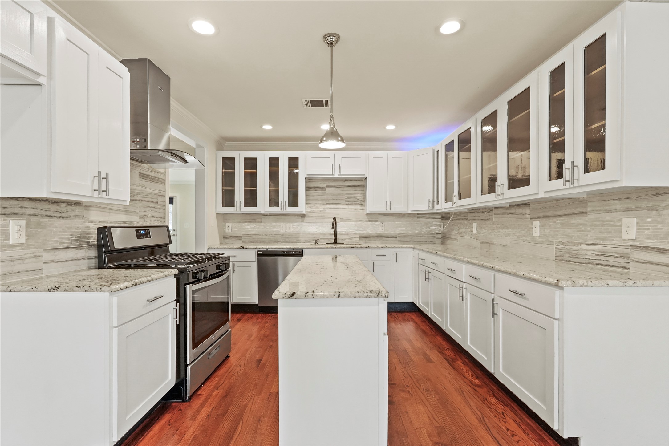 3358 W Jefferson Boulevard