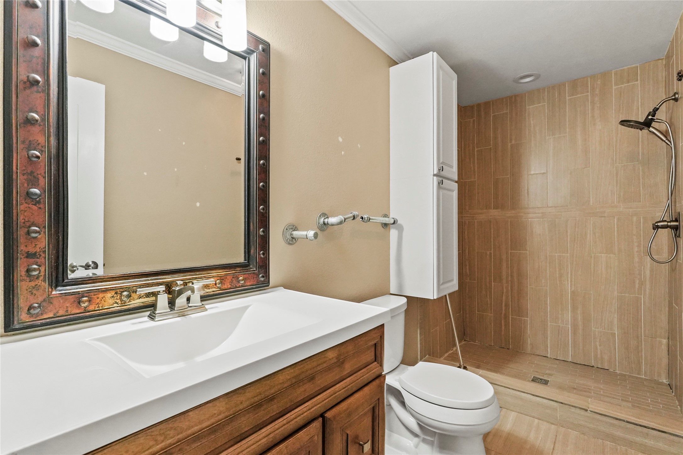 3358 W Jefferson Boulevard