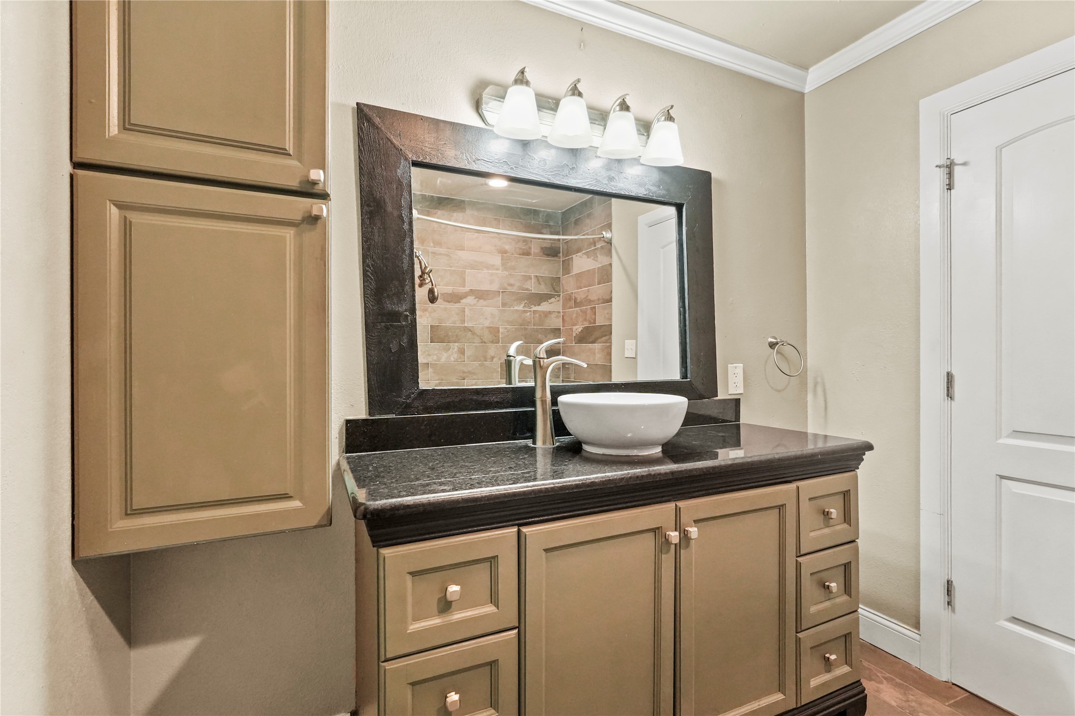 3358 W Jefferson Boulevard