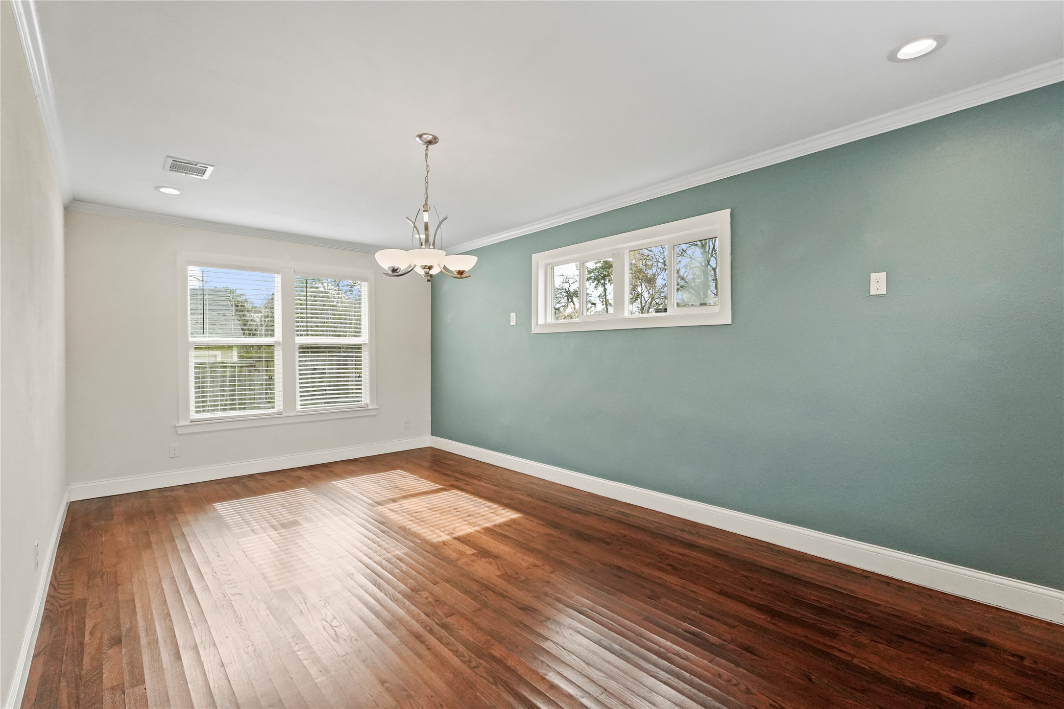 3358 W Jefferson Boulevard