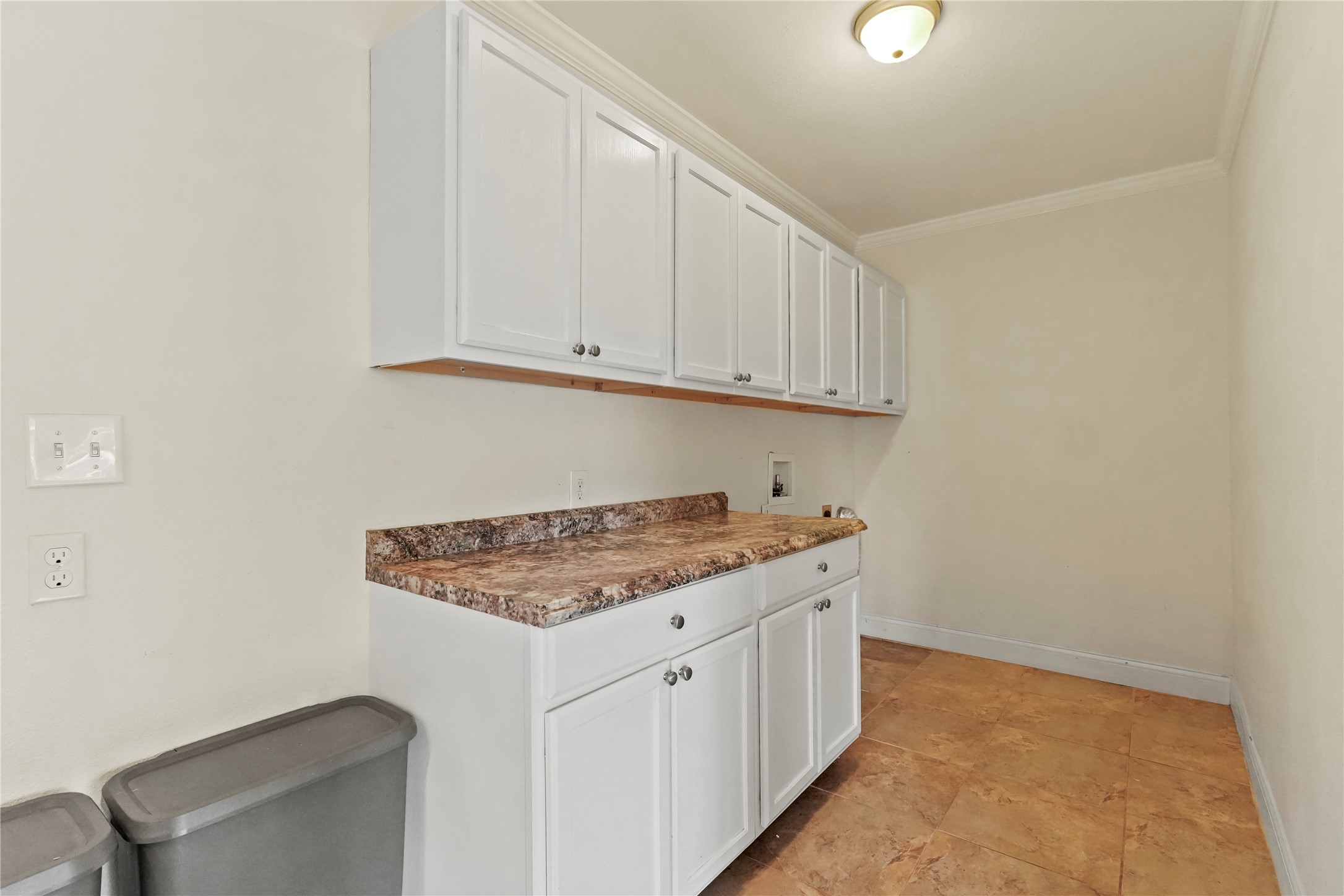 3358 W Jefferson Boulevard