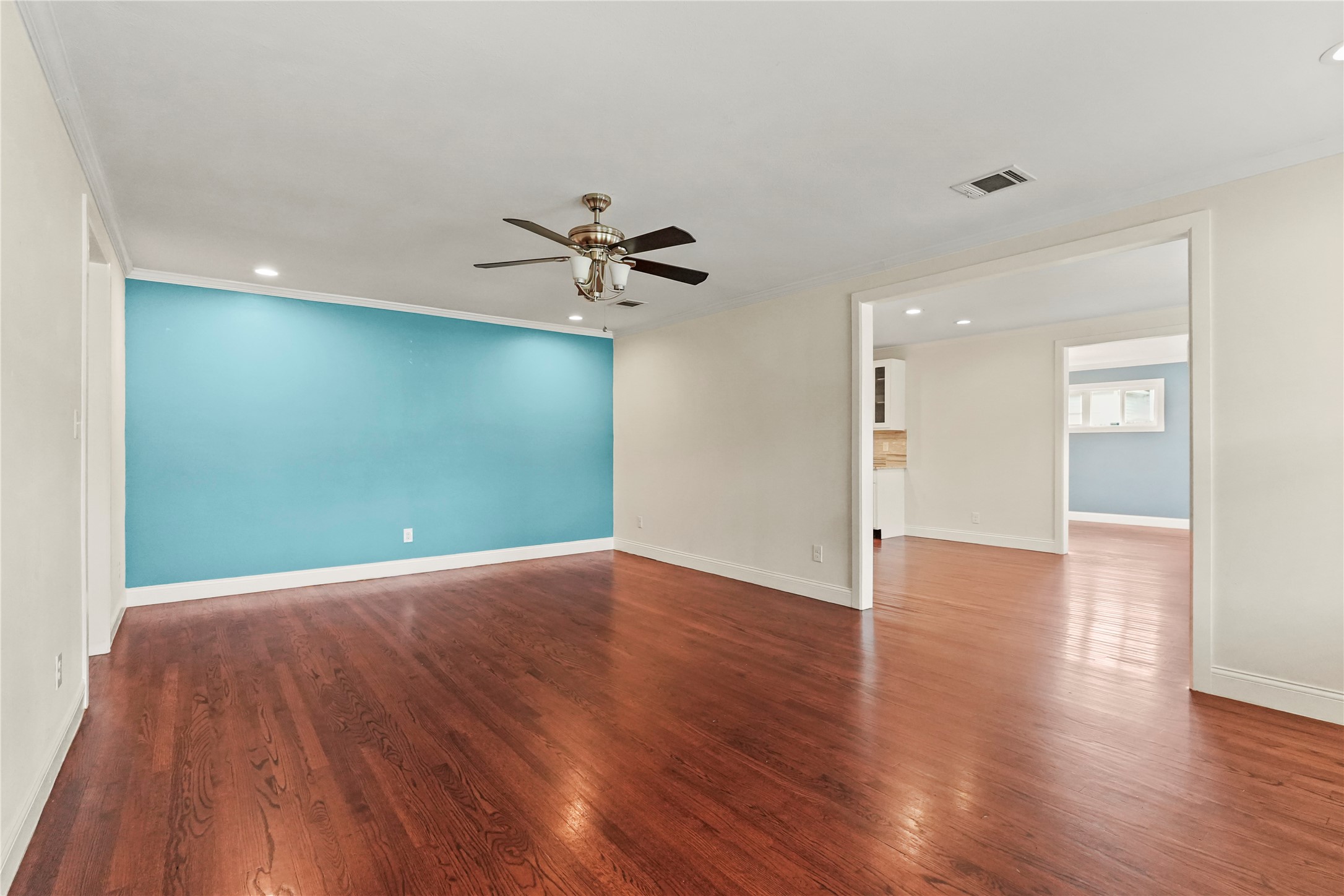 3358 W Jefferson Boulevard