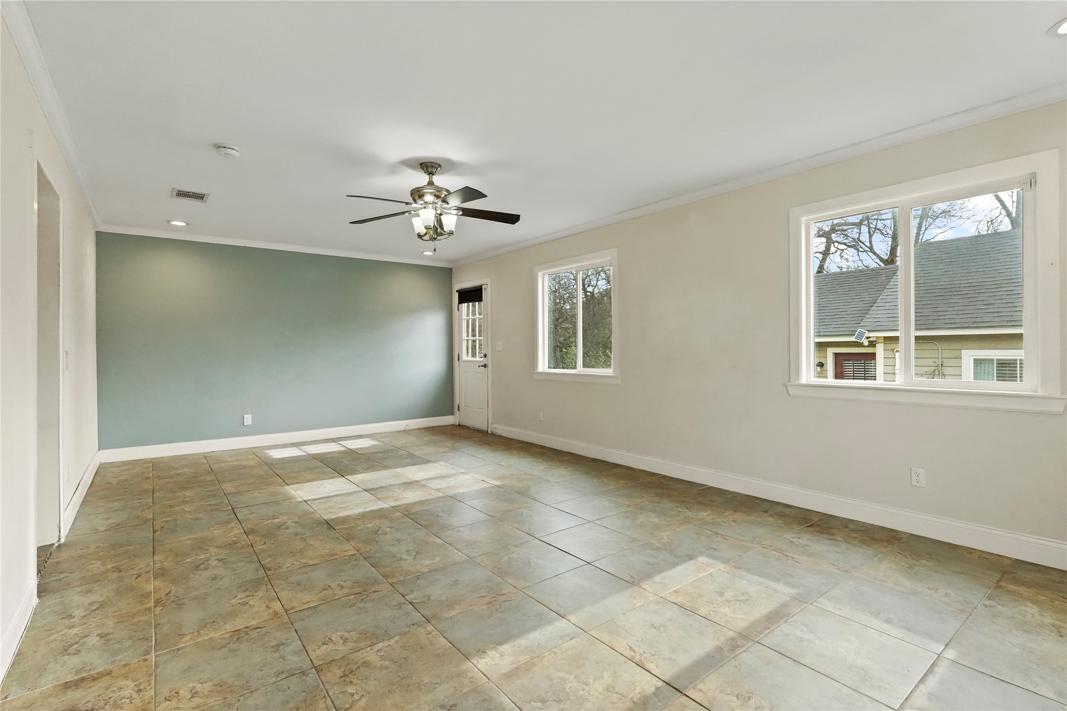 3358 W Jefferson Boulevard