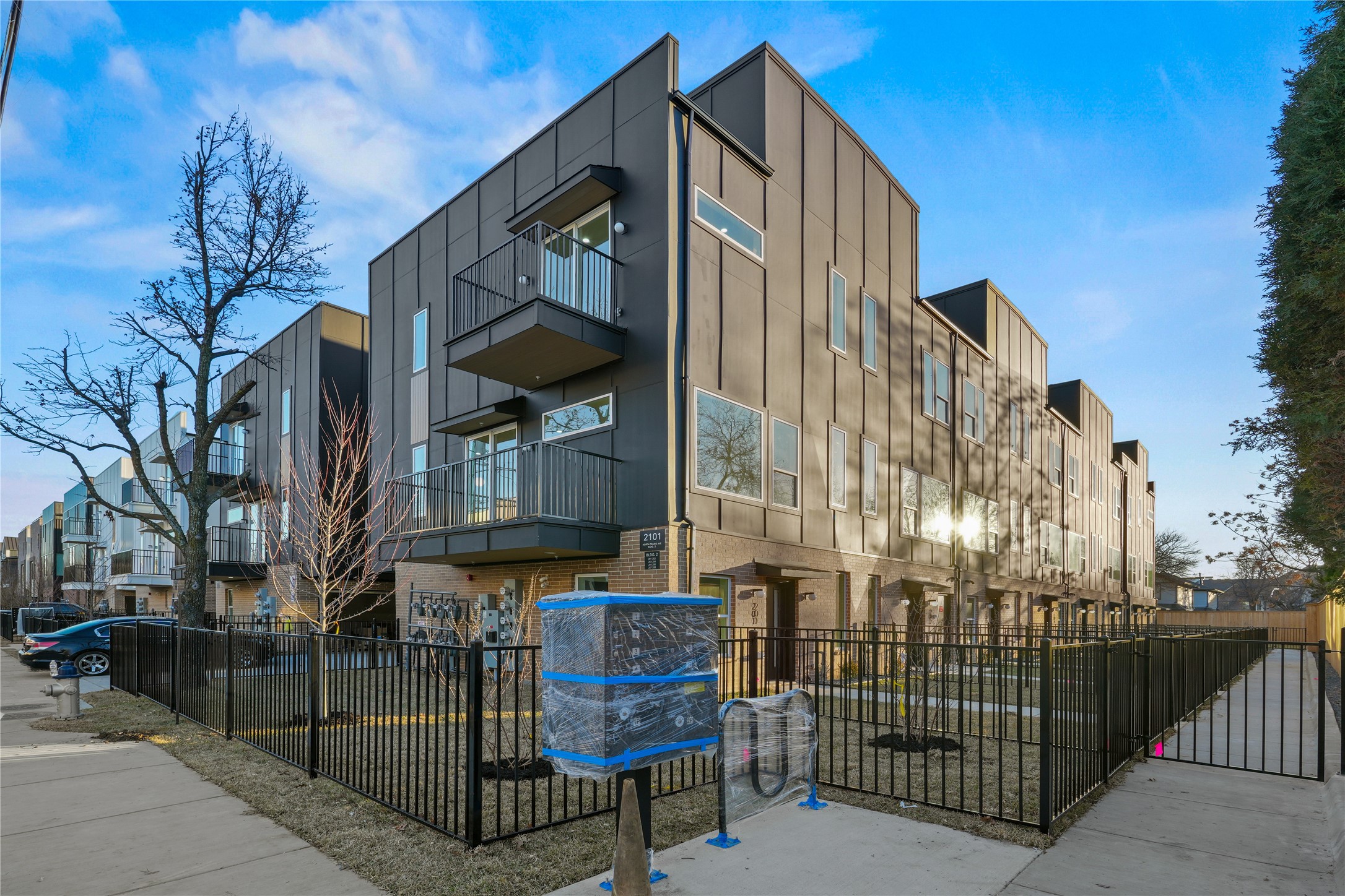 2031 N Prairie Avenue 207