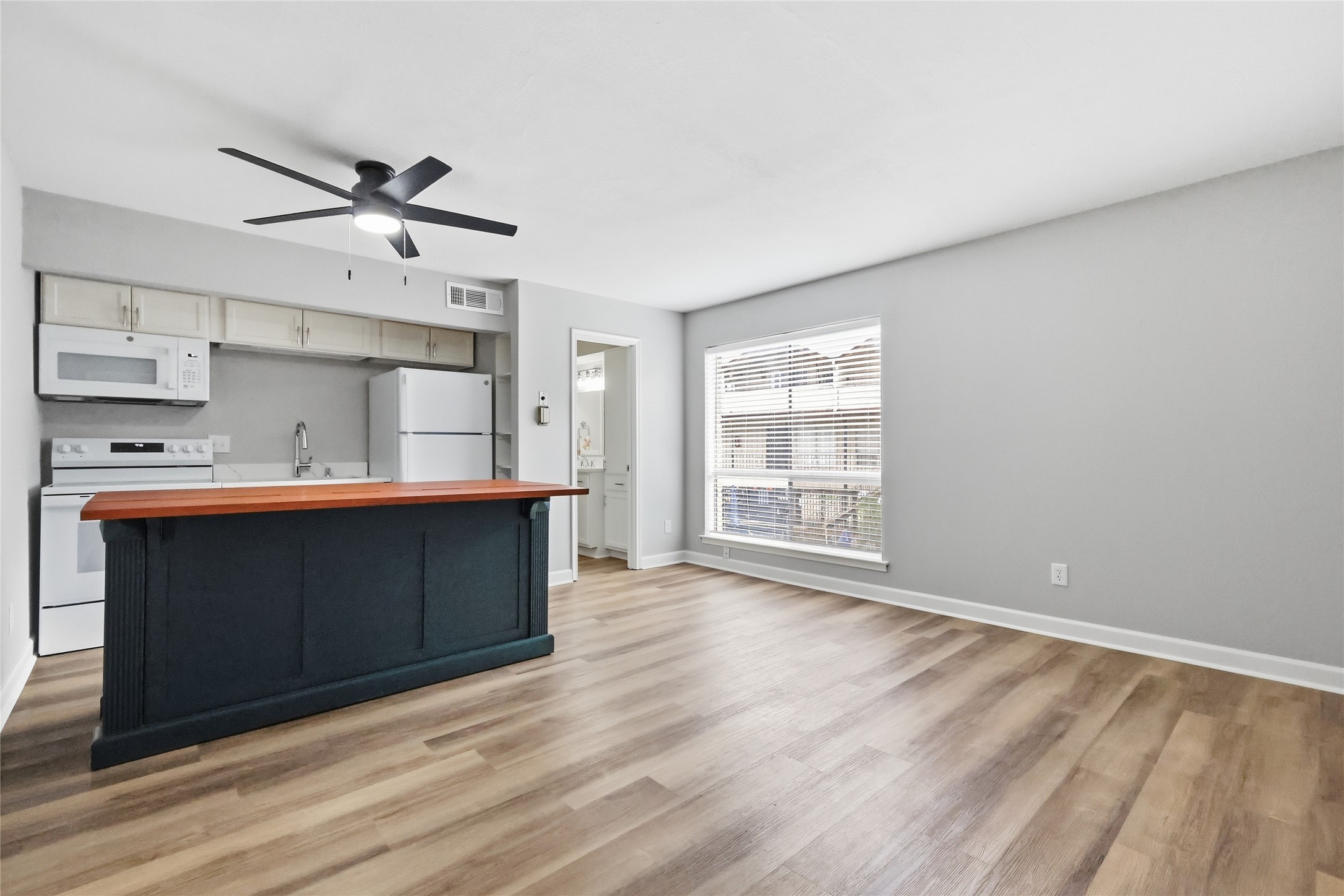 5000 Bowser Avenue 214