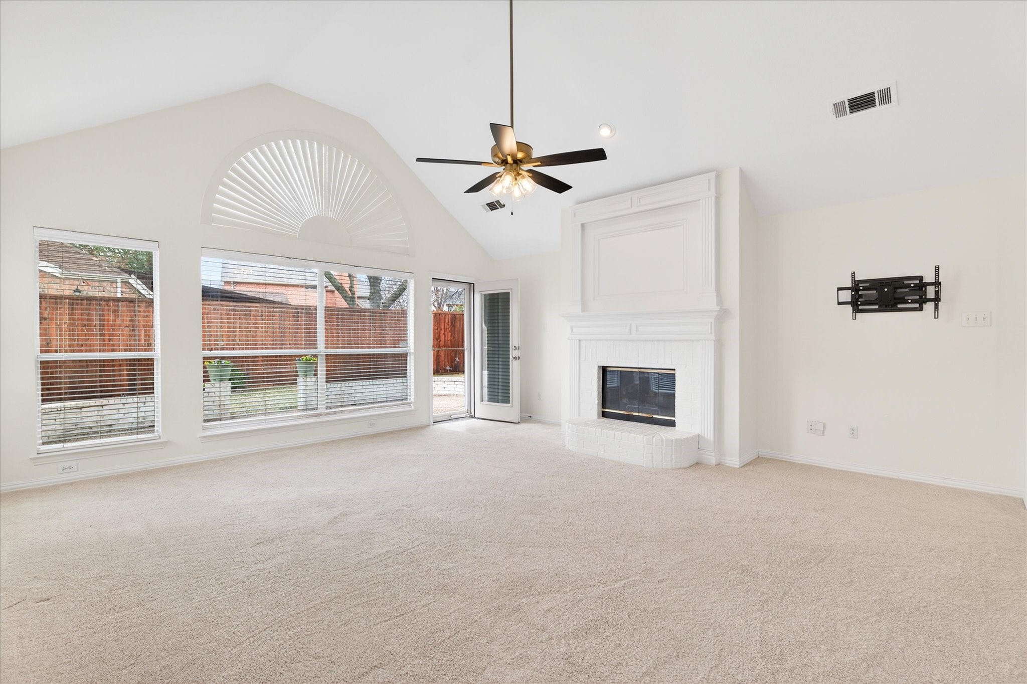 5521 Amber Way