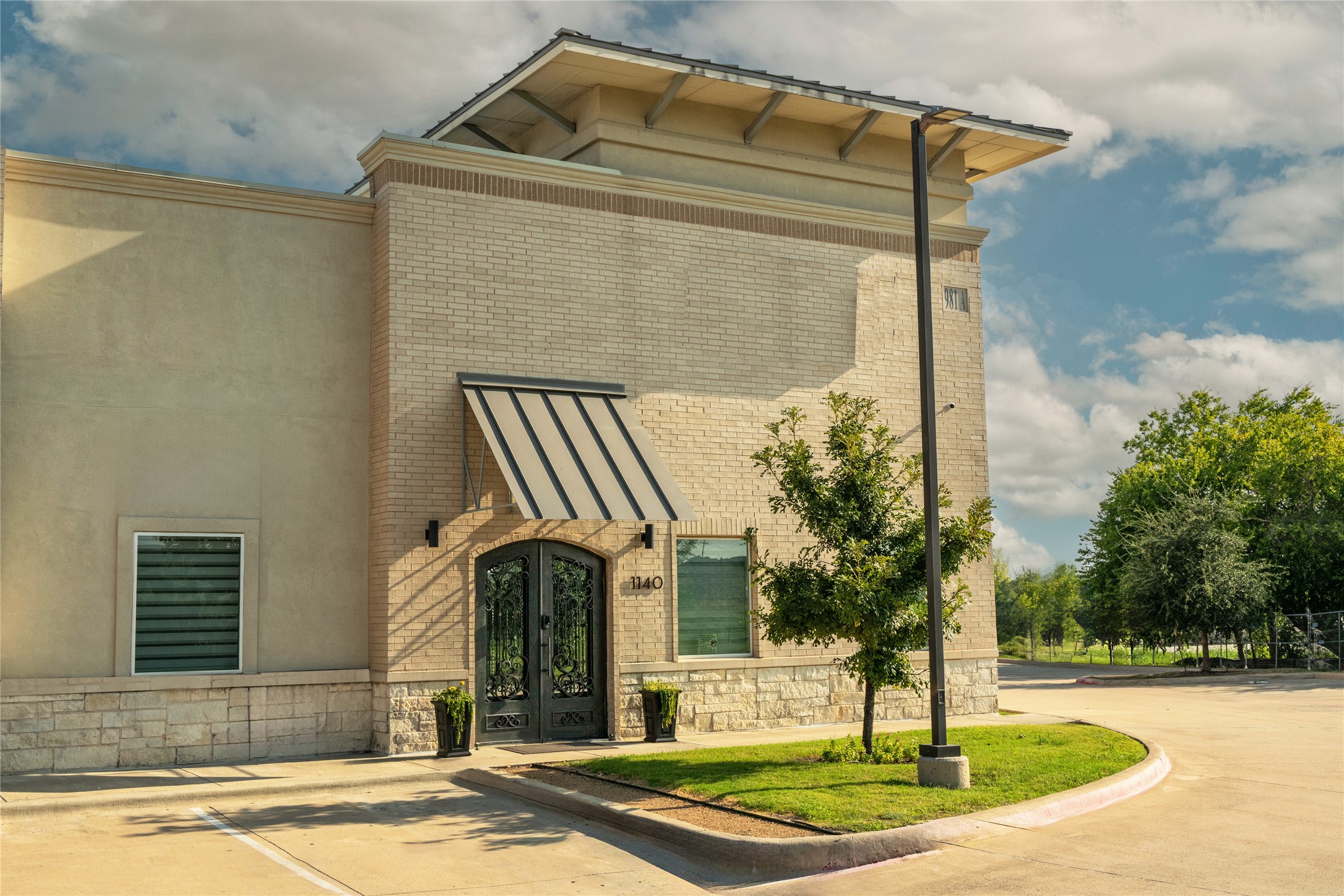 981 State Highway 121 A140