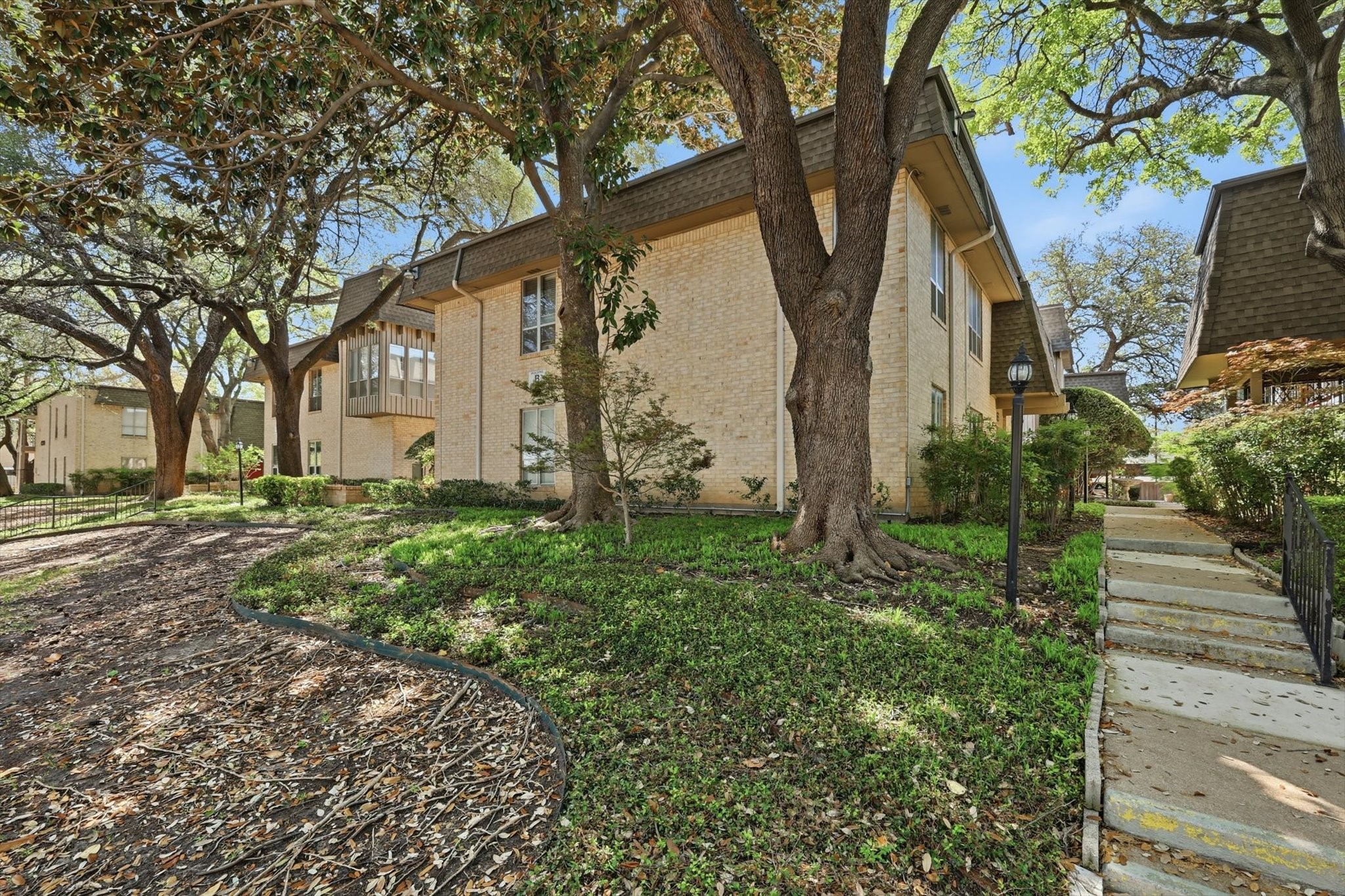 4320 Bellaire Drive S 240W