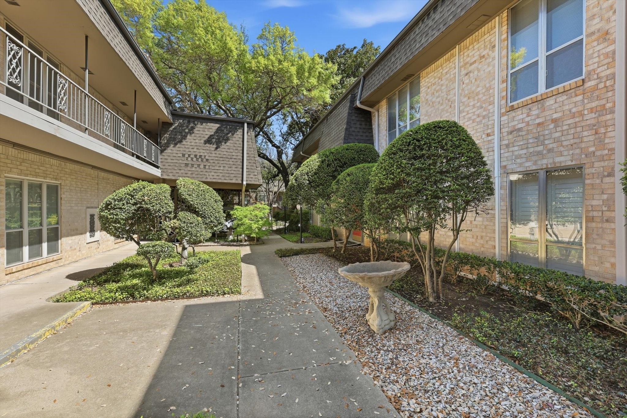 4320 Bellaire Drive S 240W