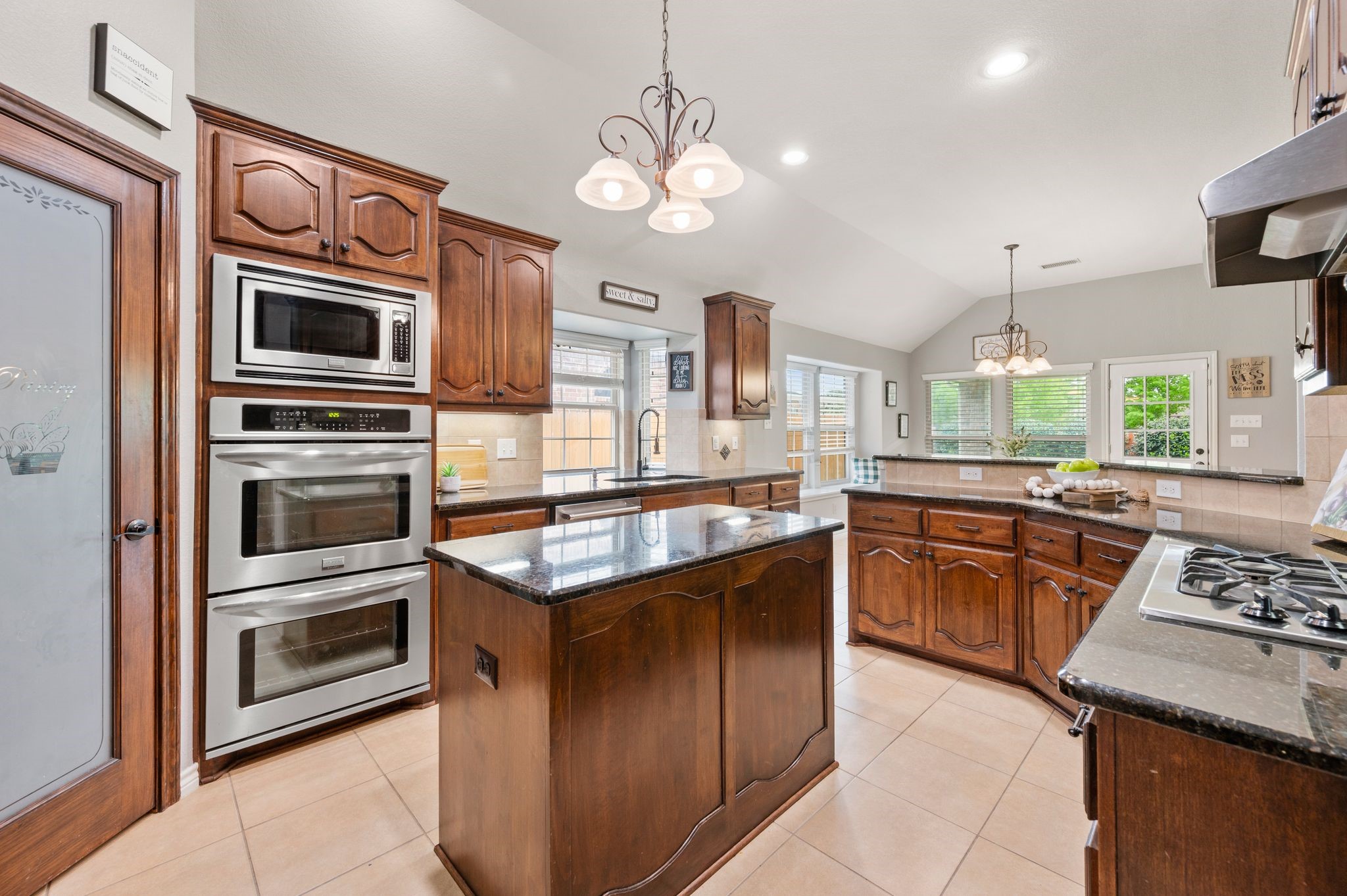 11712 Wolfcreek Lane