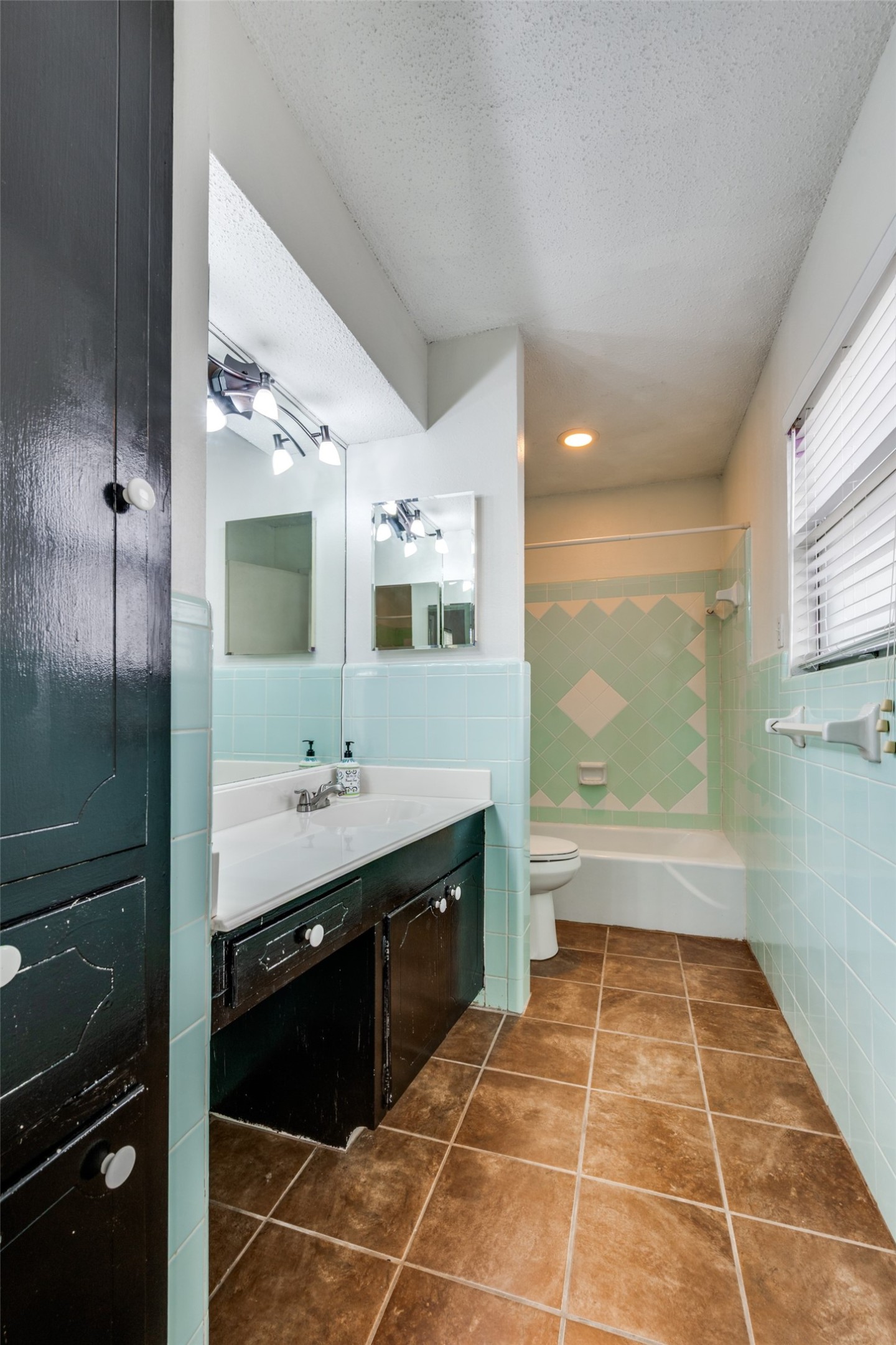 2705 Black Oak Lane