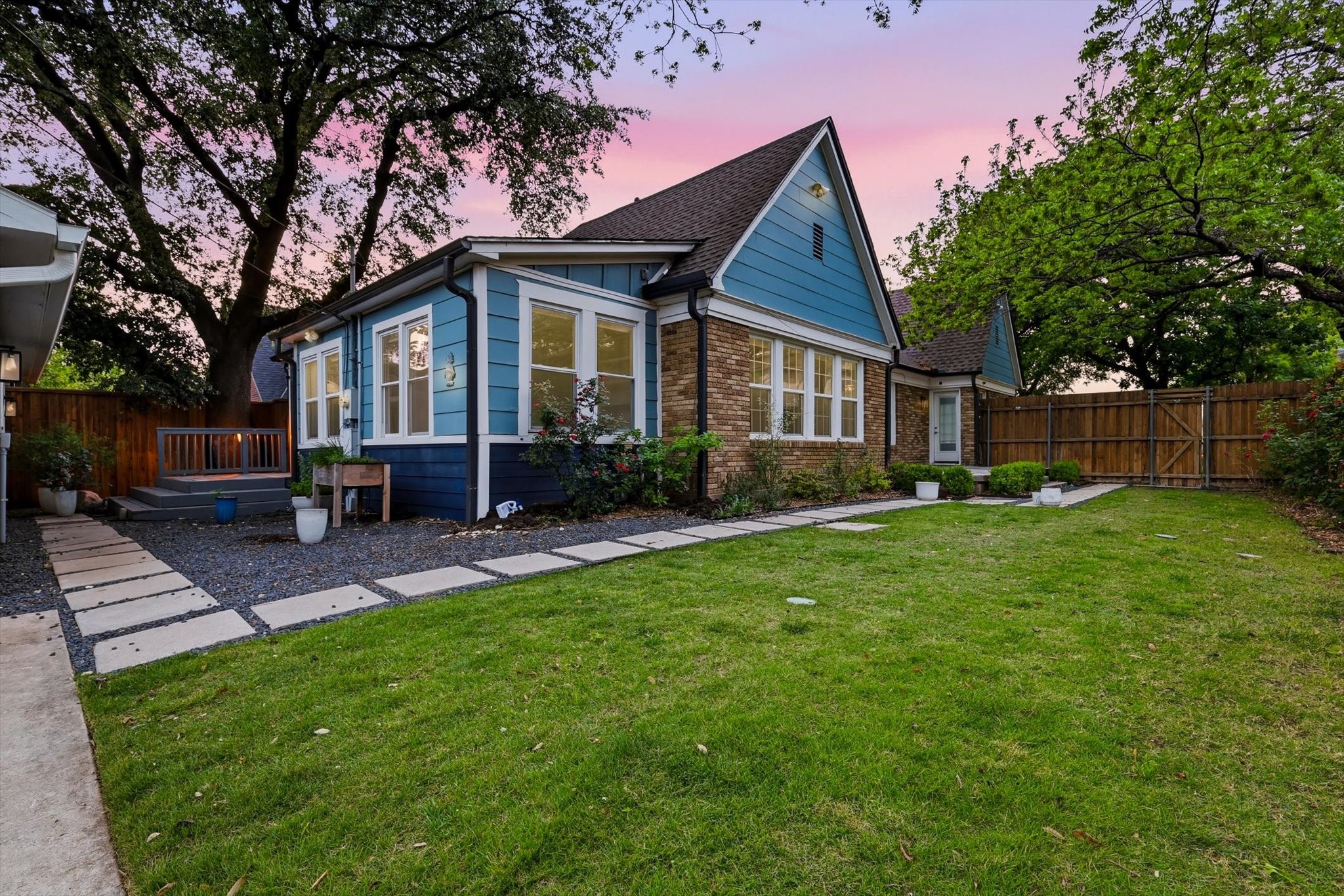 5552 Belmont Avenue