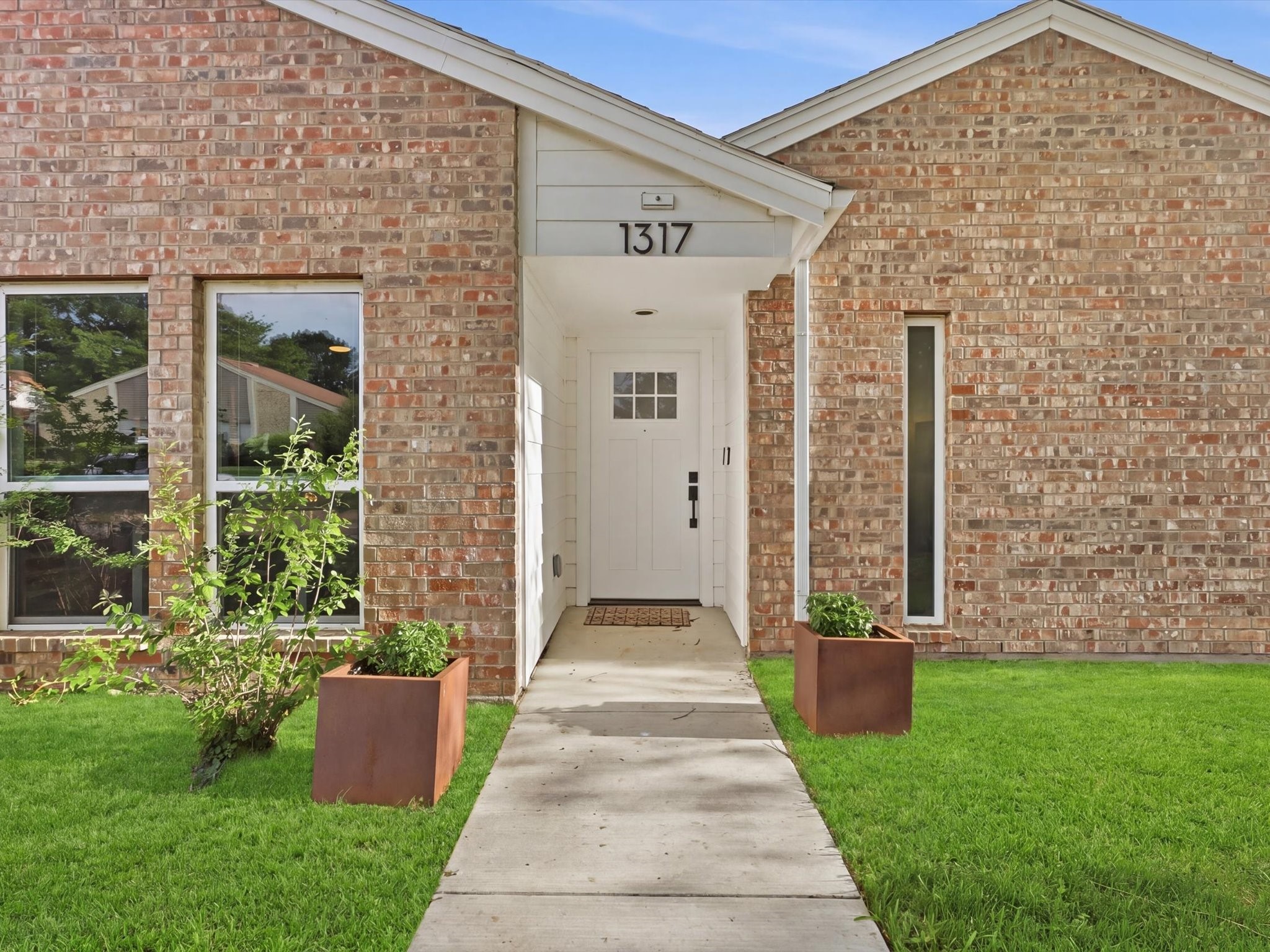 1317 Lark Lane