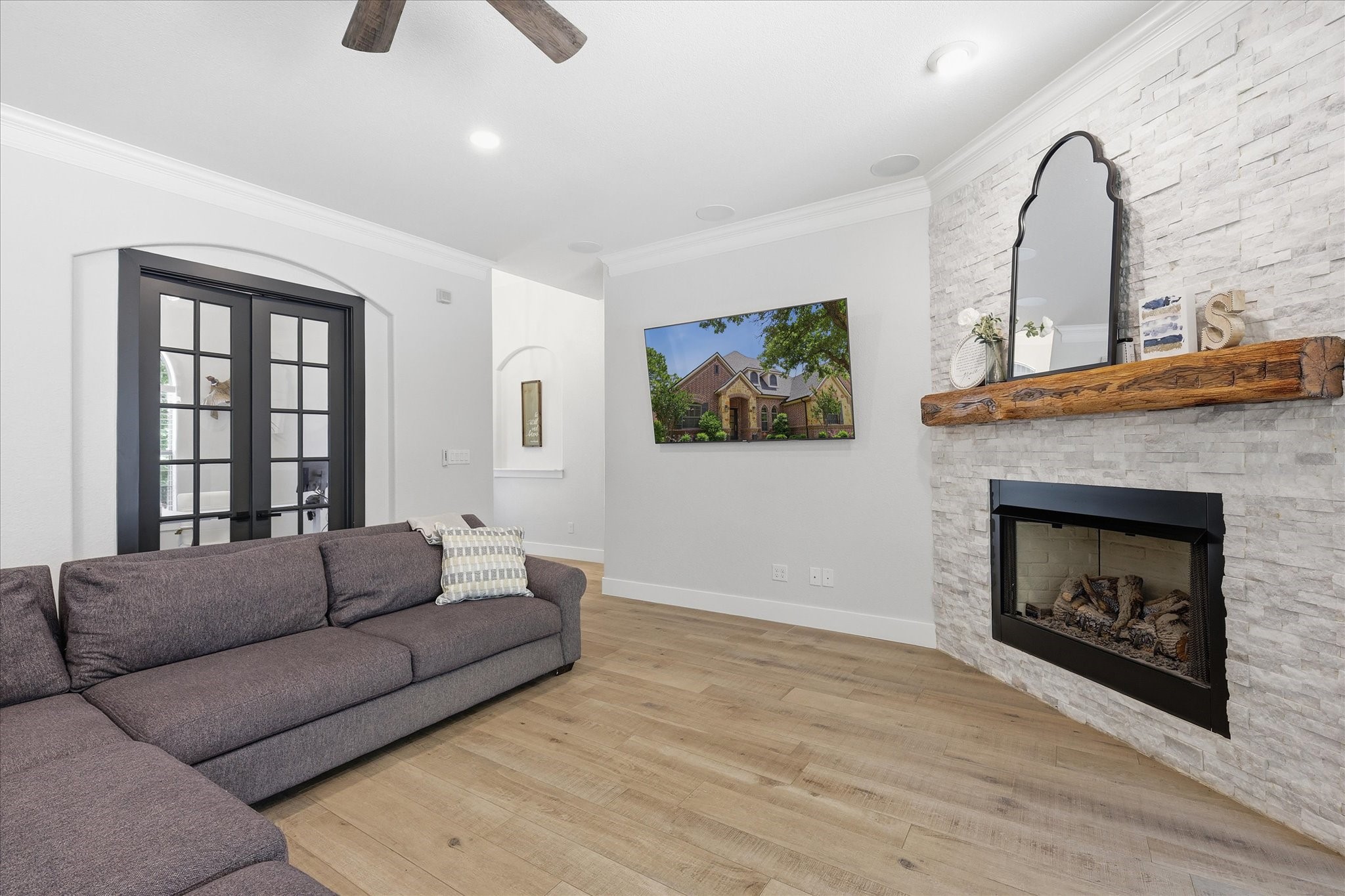 3408 Comanche Trail