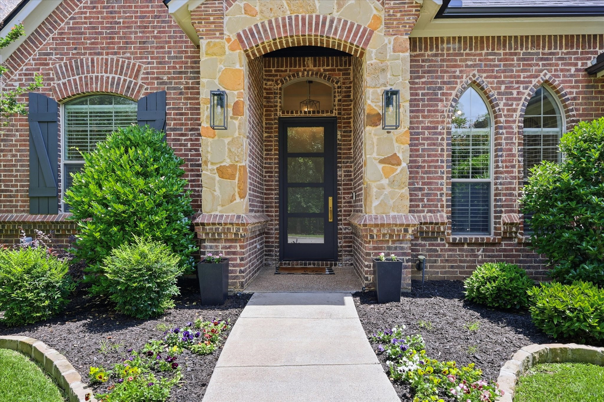 3408 Comanche Trail