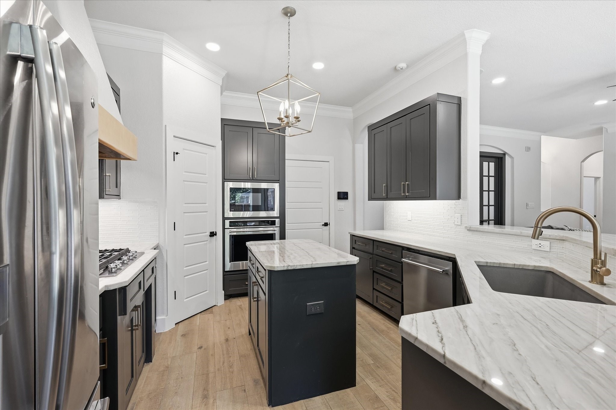 3408 Comanche Trail