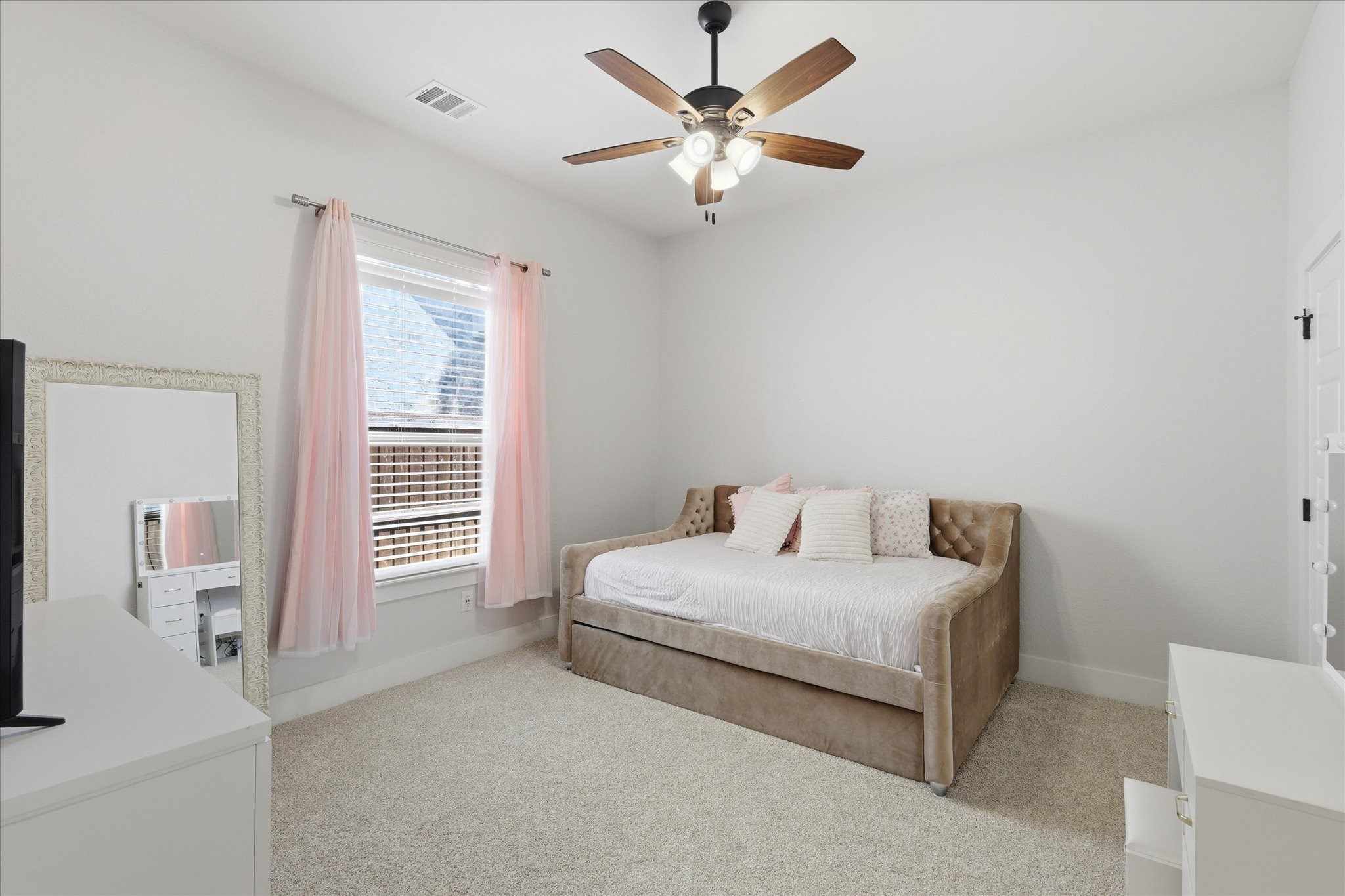 3408 Comanche Trail