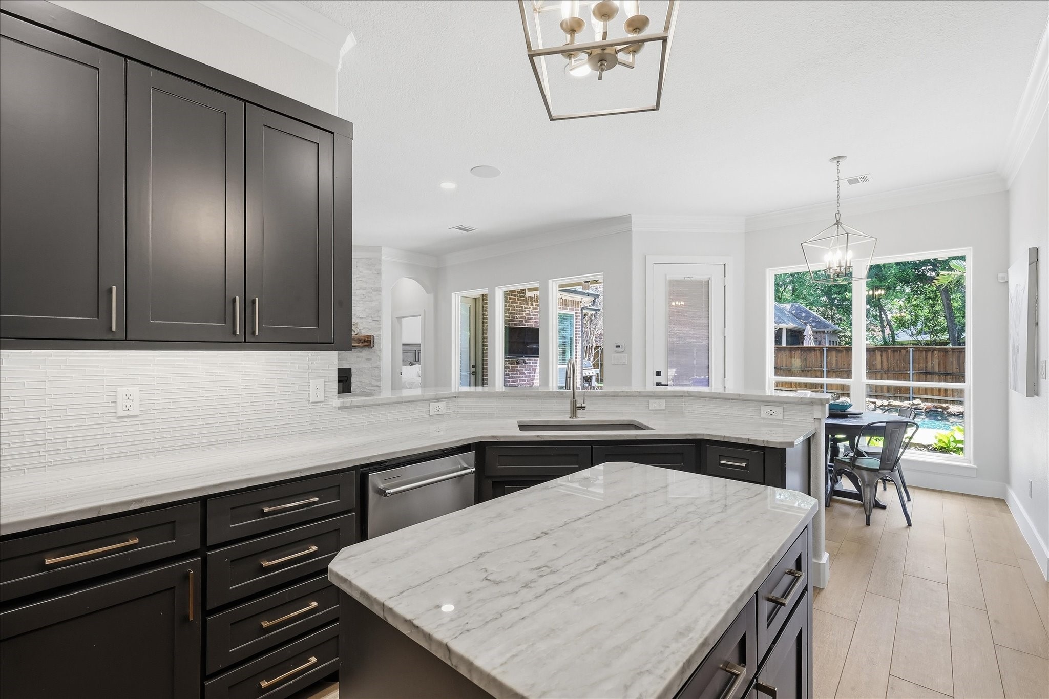 3408 Comanche Trail