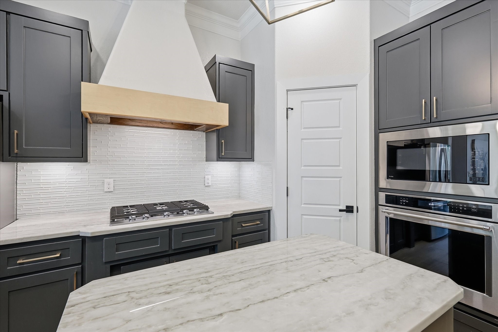 3408 Comanche Trail
