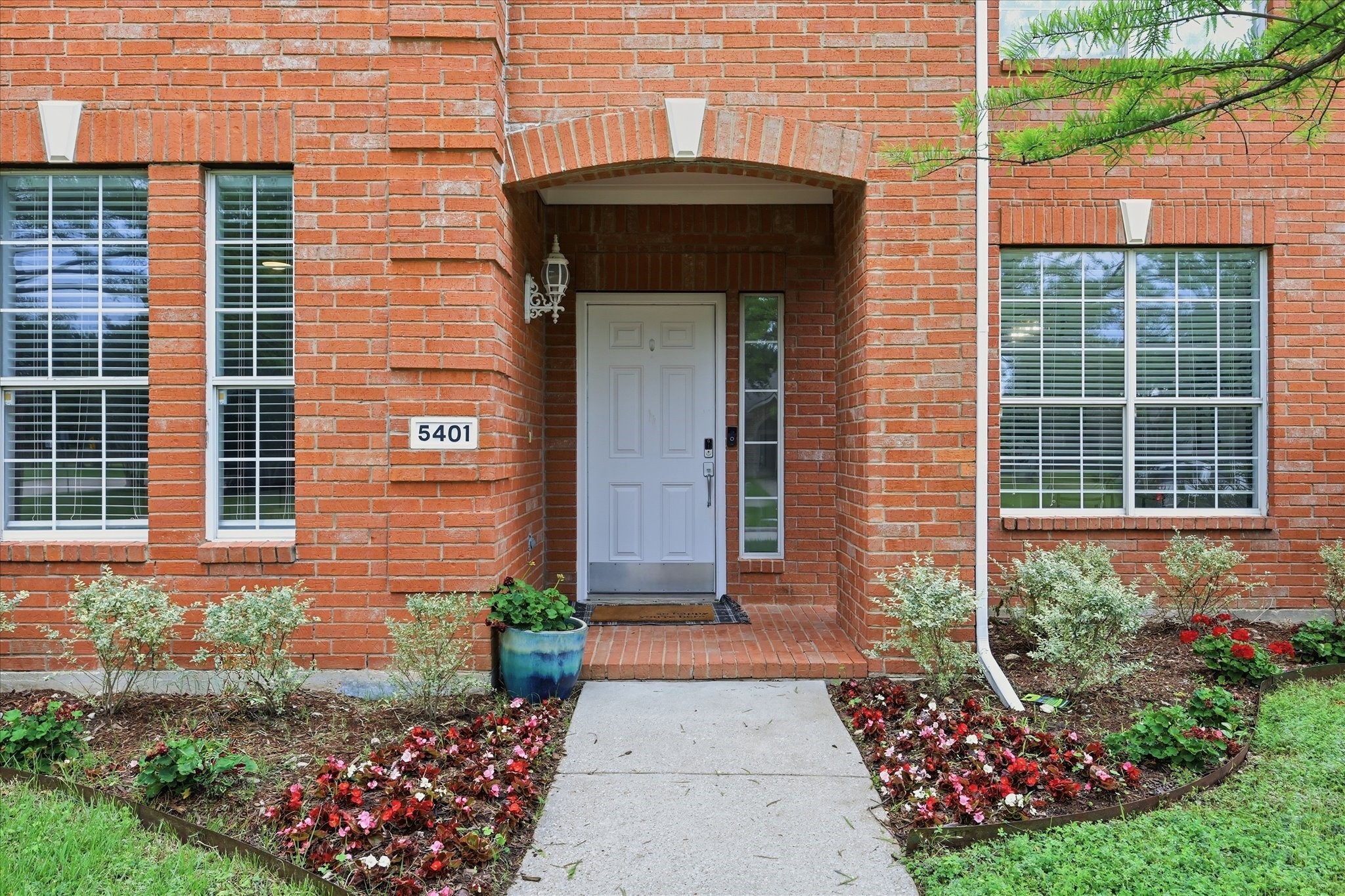 5401 Palace Drive