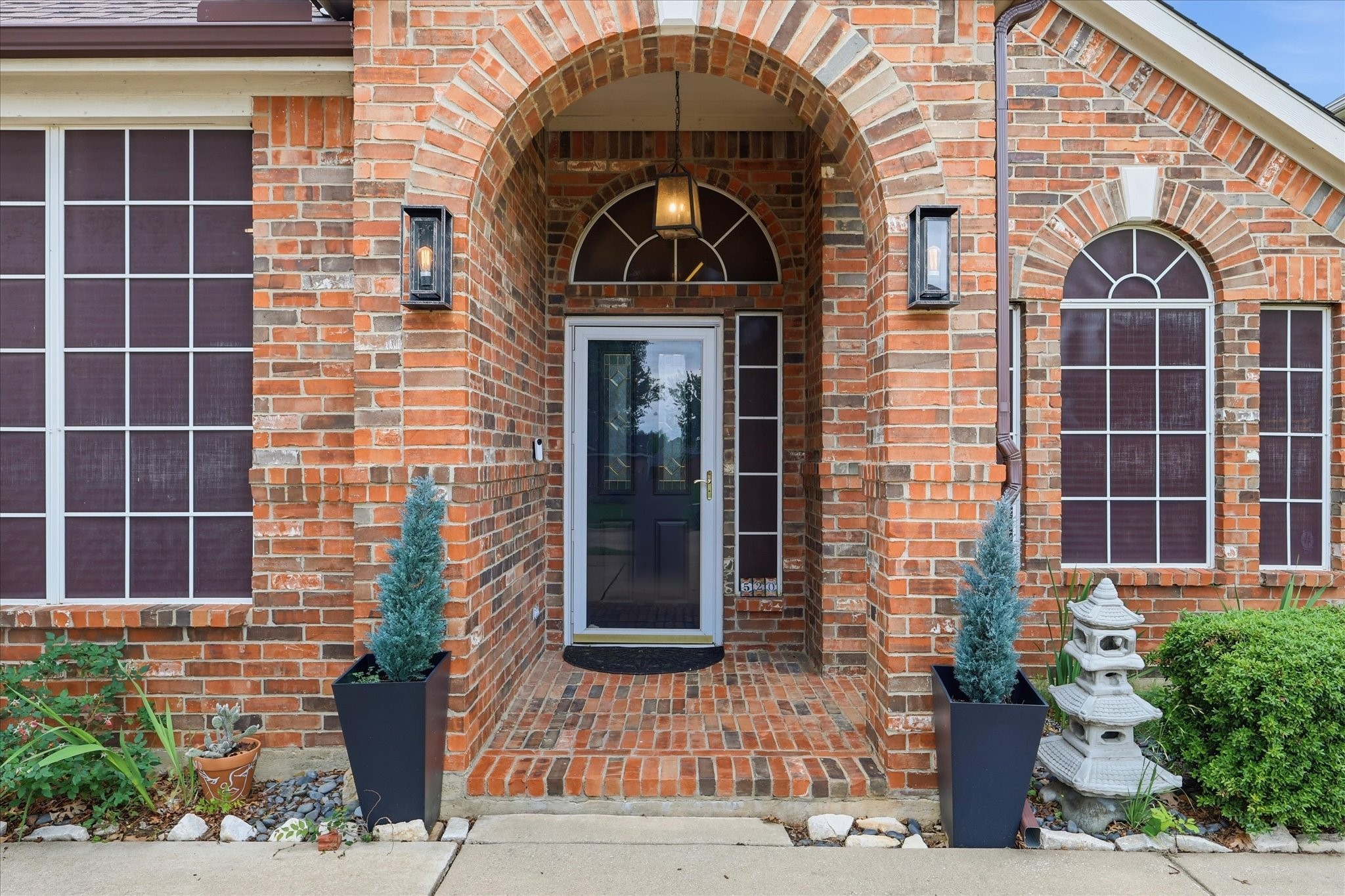520 E Sandra Lane