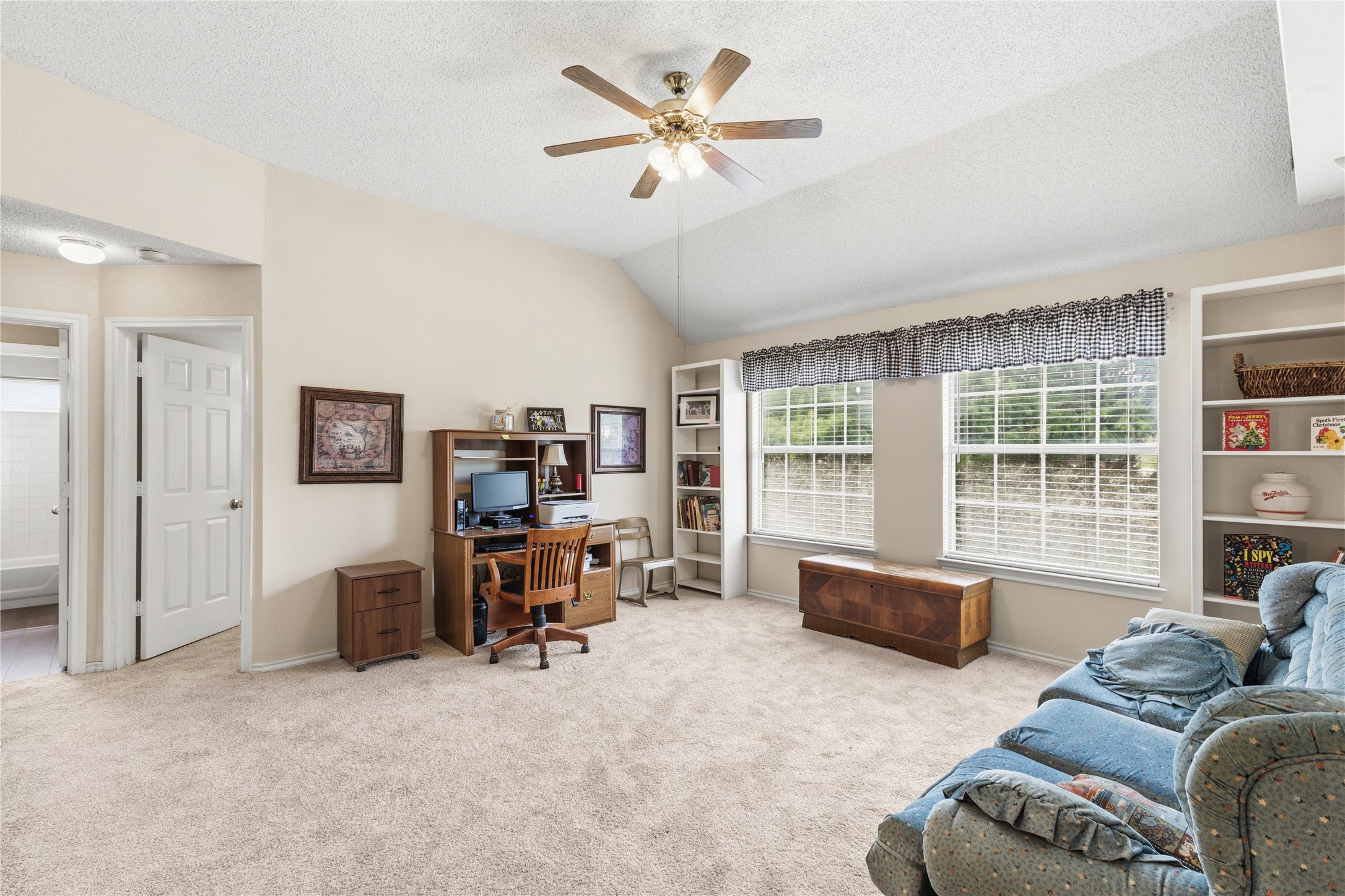 7604 Oak Knoll Drive