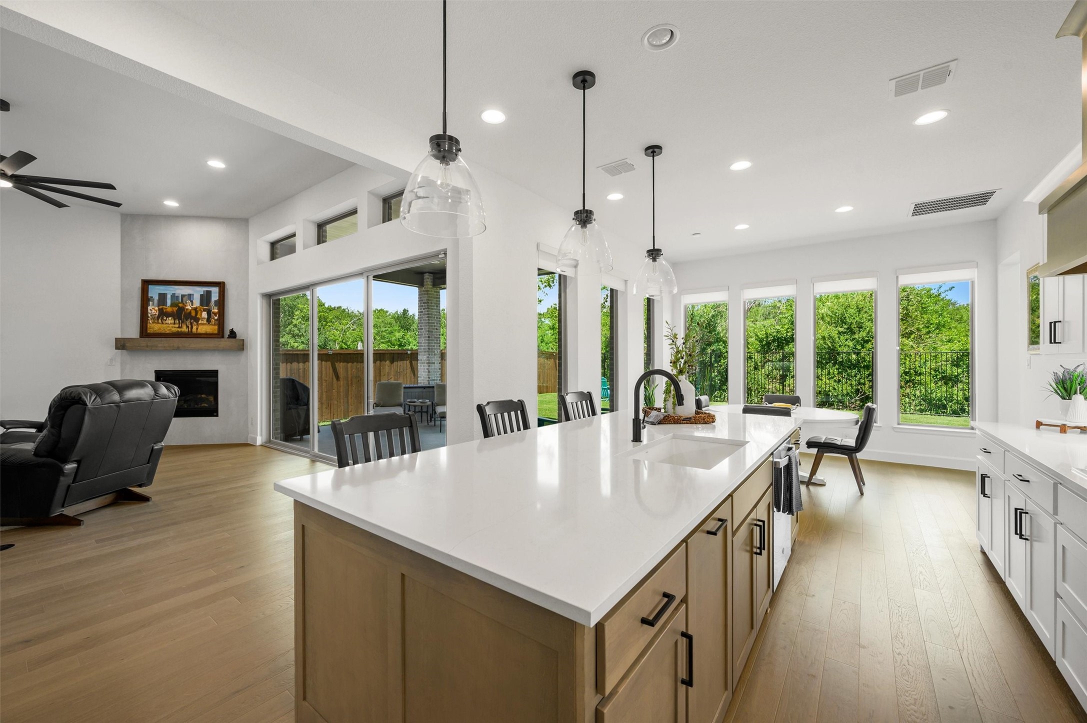 1914 Benedetto Way