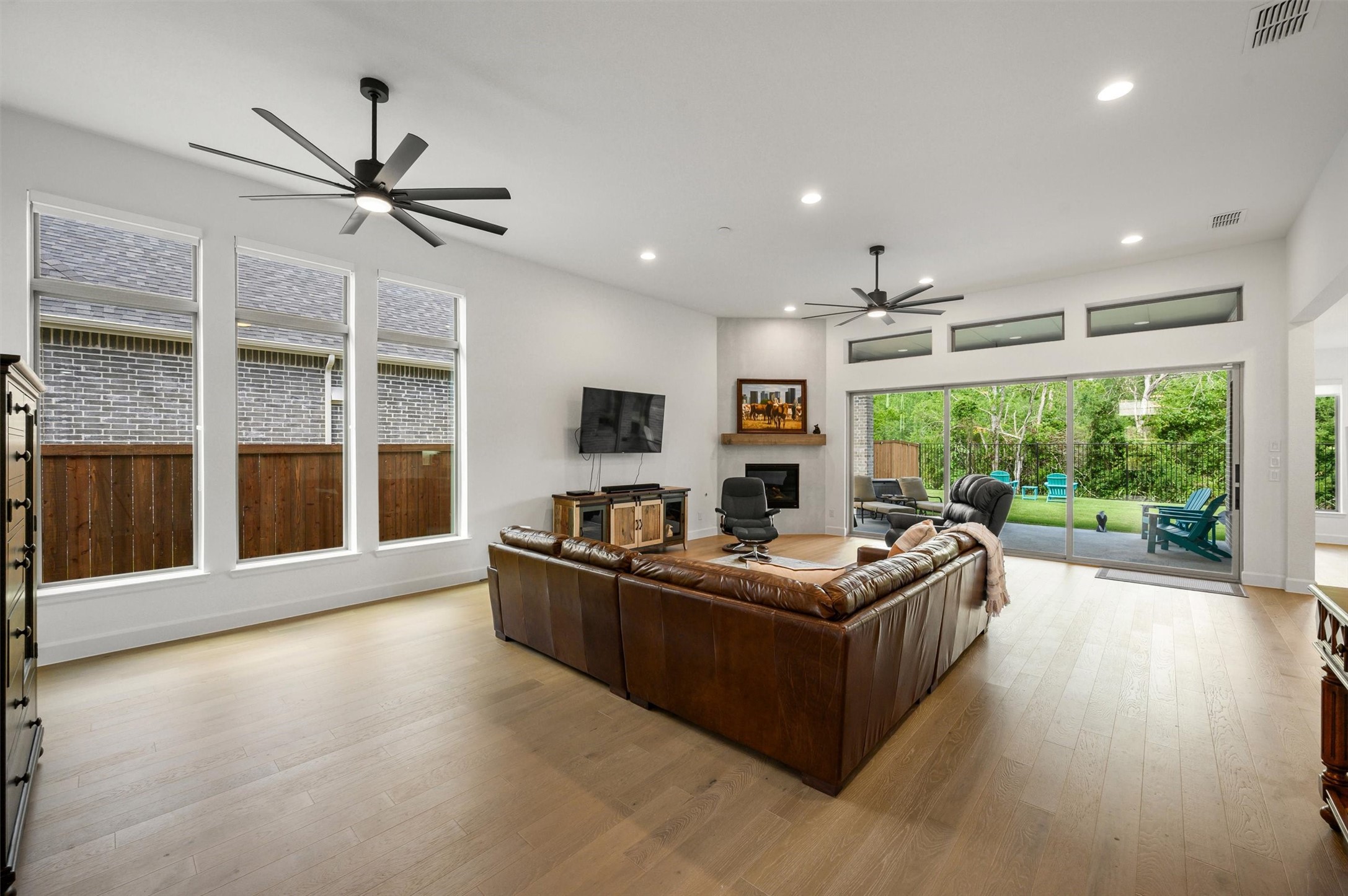 1914 Benedetto Way