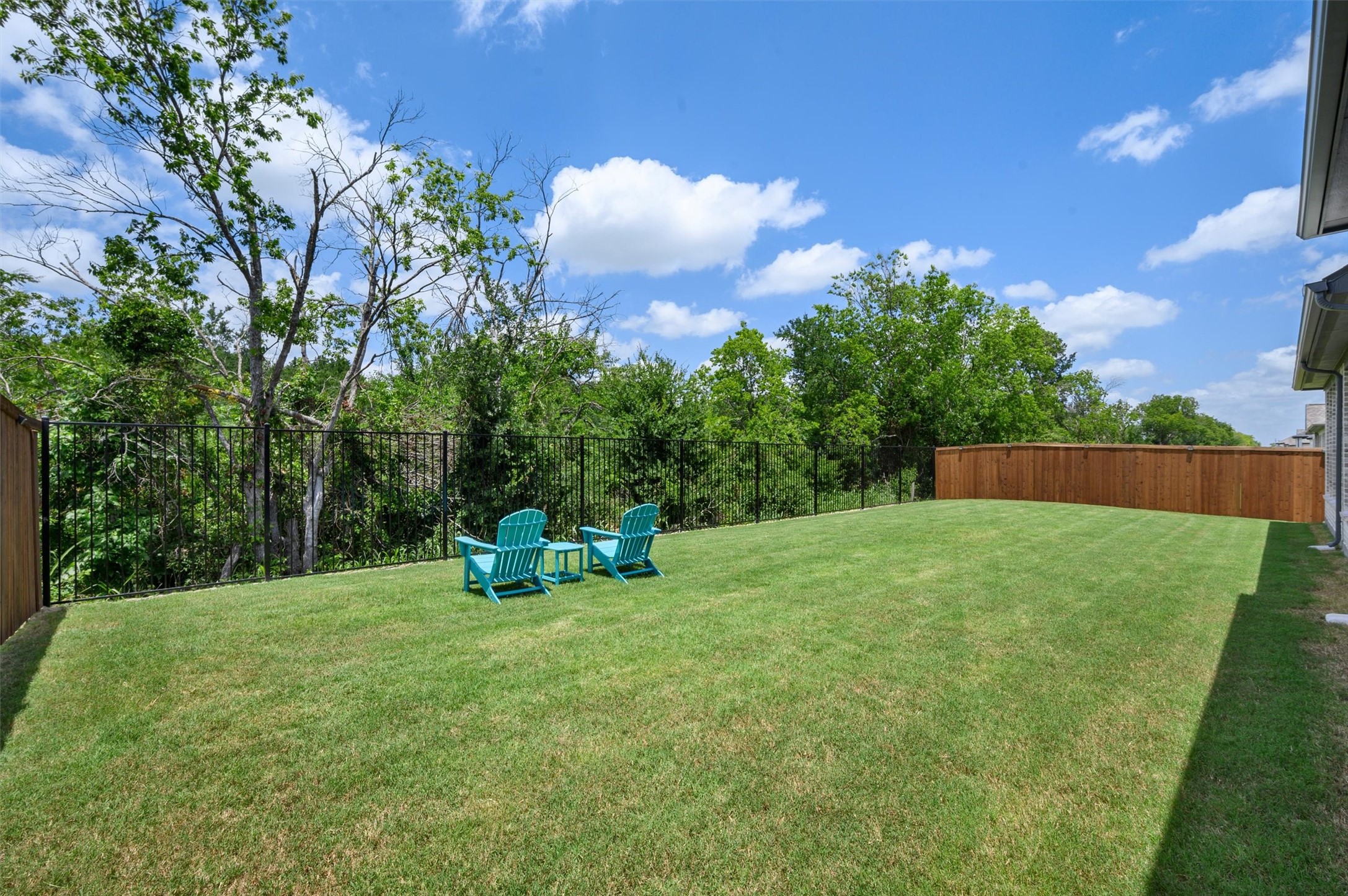 1914 Benedetto Way