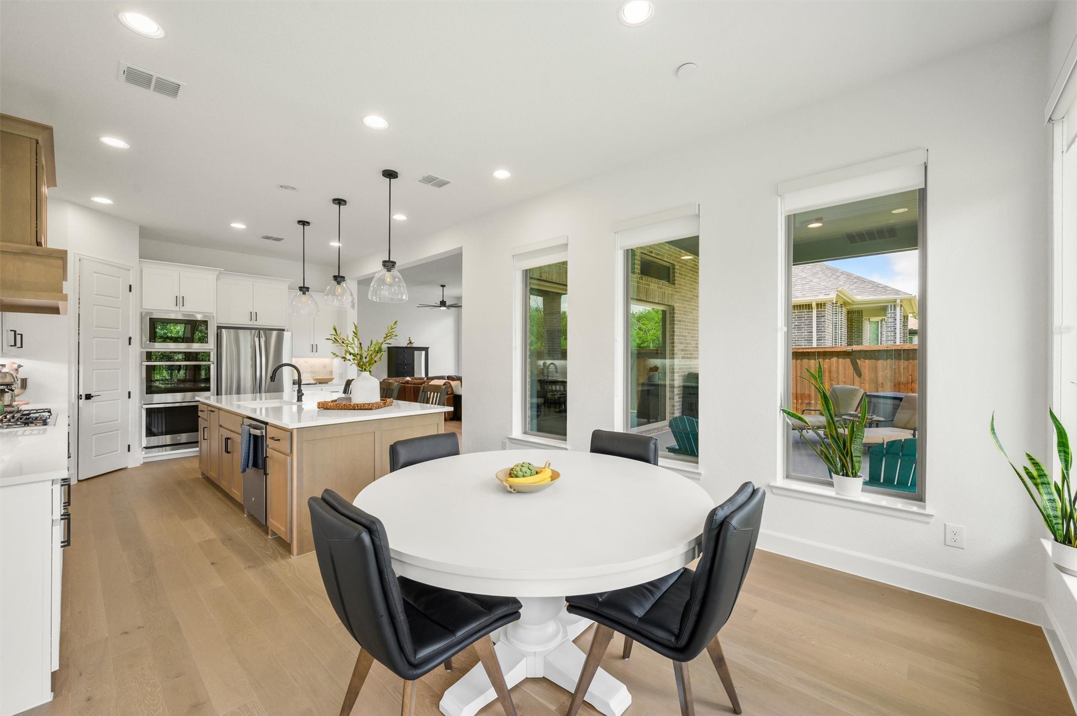 1914 Benedetto Way