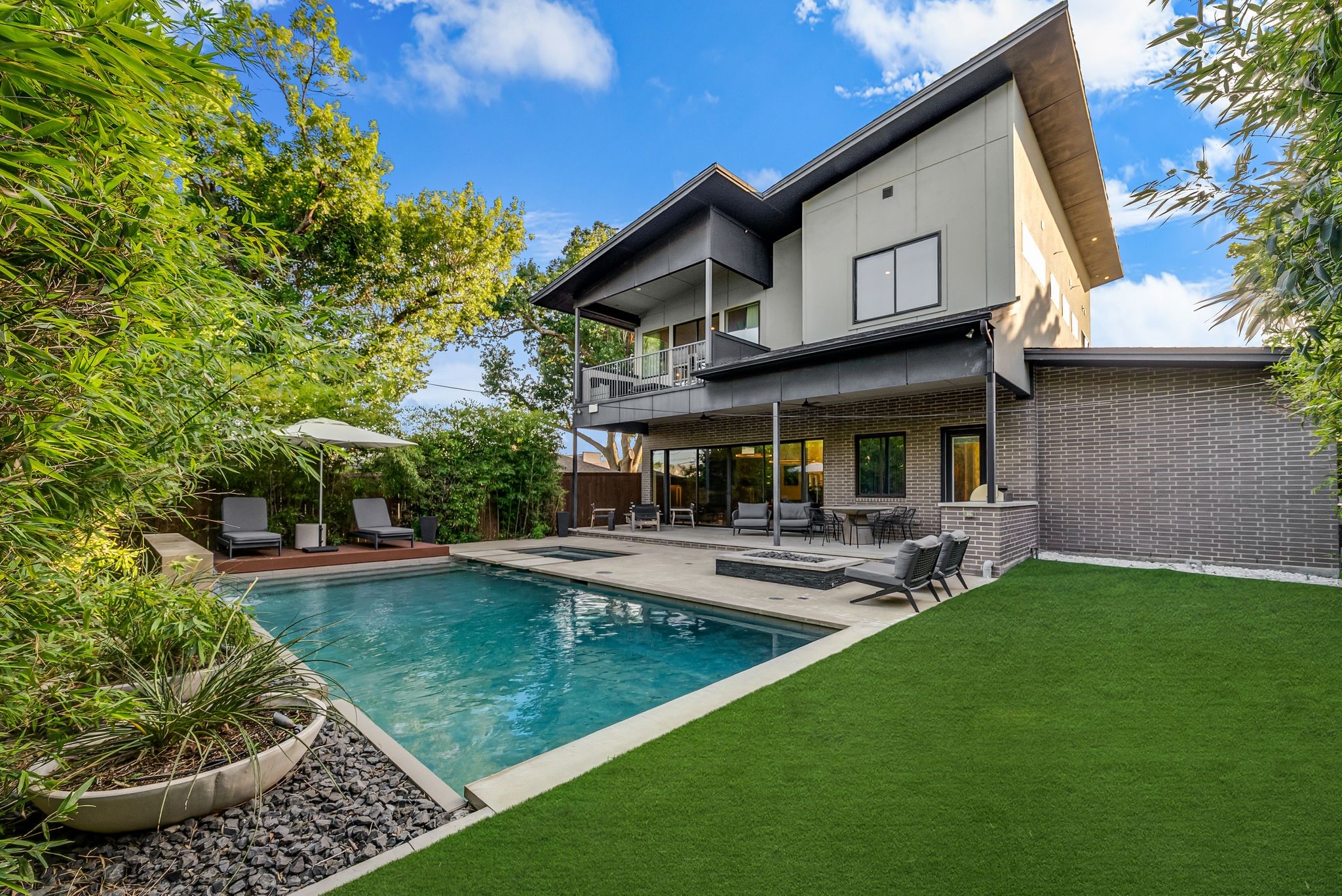 9960 Mixon Drive