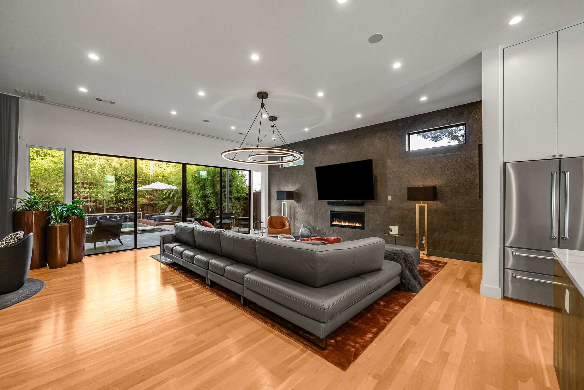 9960 Mixon Drive