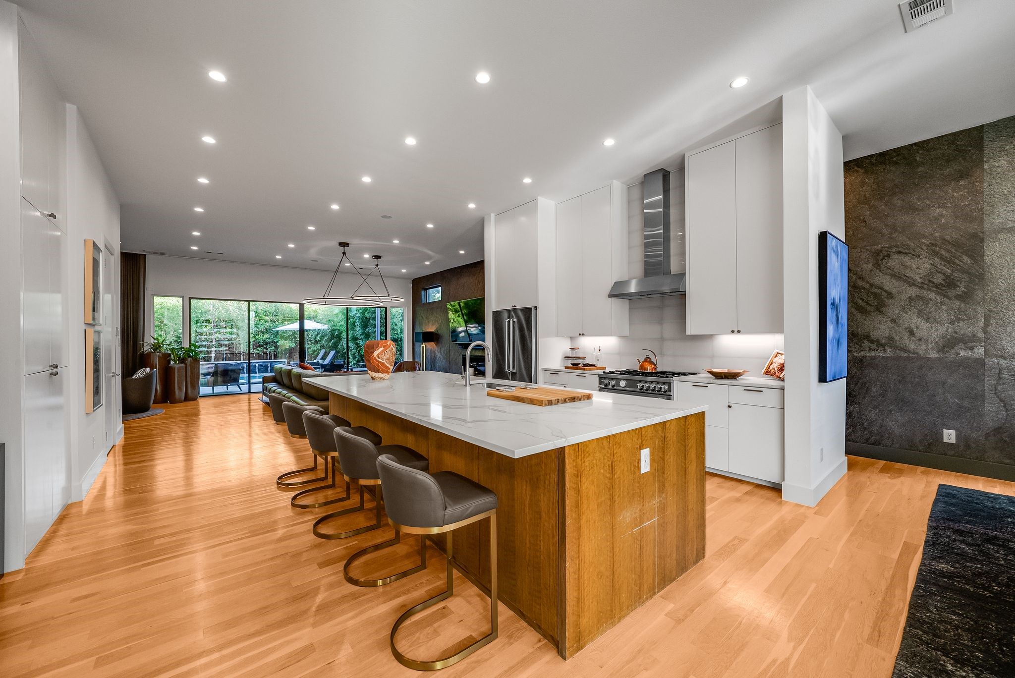 9960 Mixon Drive