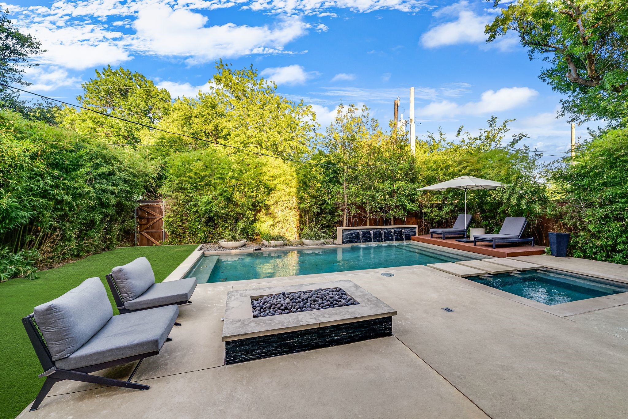 9960 Mixon Drive